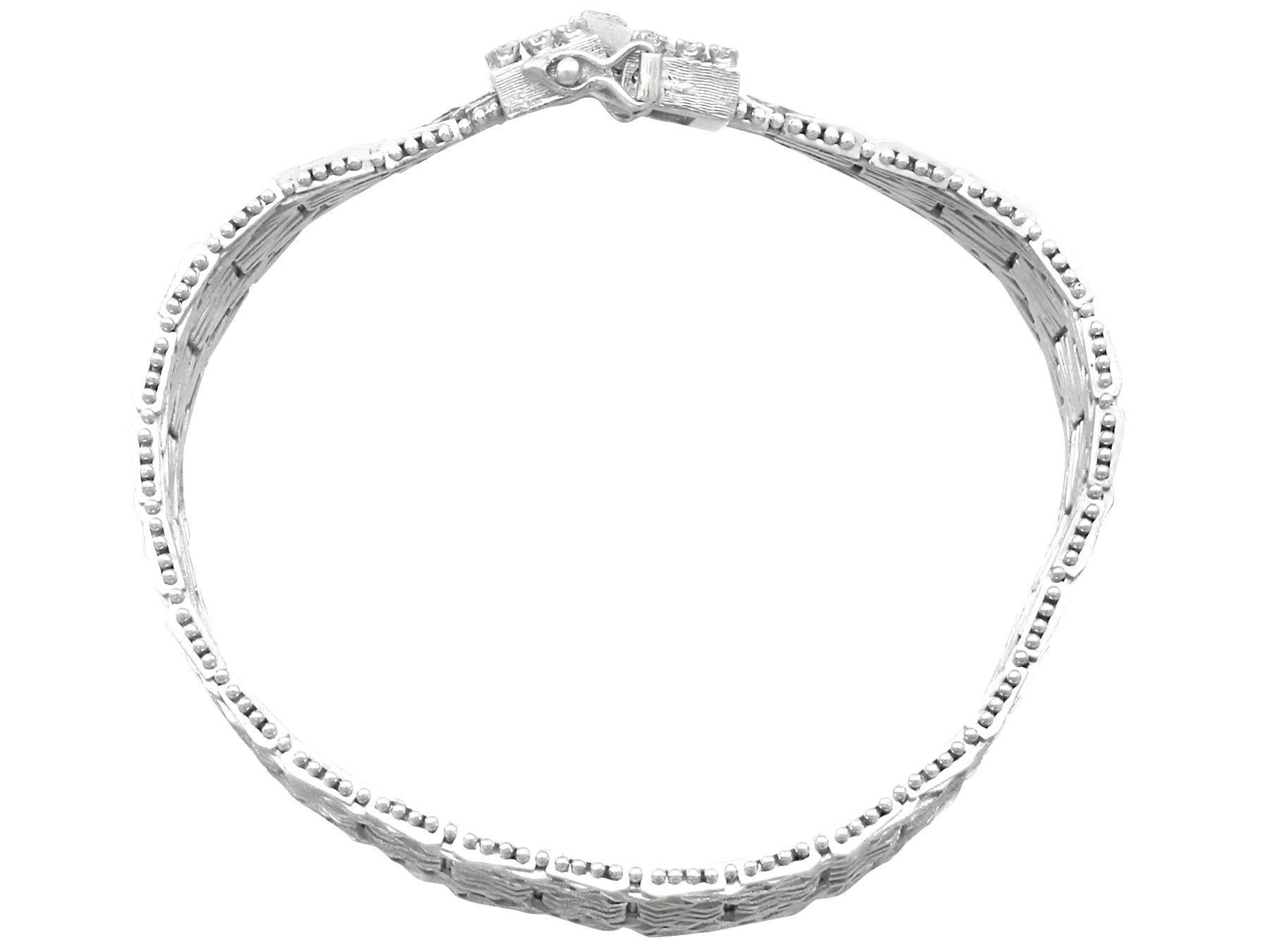 Taille ronde Bracelet Vintage Art of Vintage 1.20 Carat Diamond and 18k White Gold Circa 1940 en vente