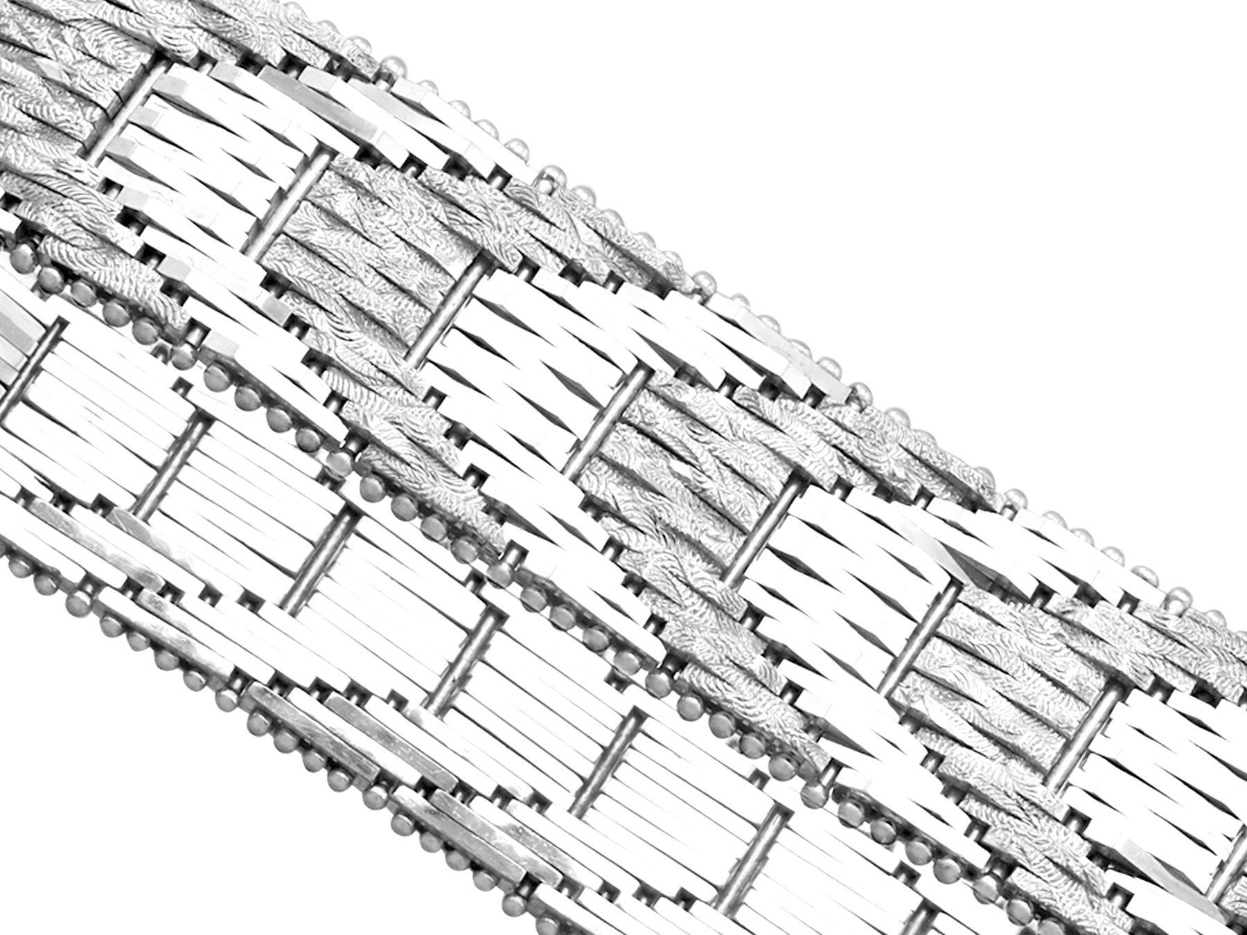 Bracelet Vintage Art of Vintage 1.20 Carat Diamond and 18k White Gold Circa 1940 Unisexe en vente