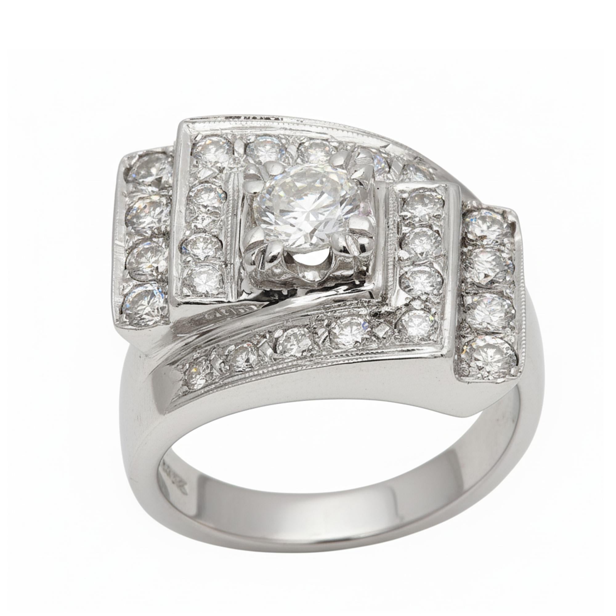 Anello vintage art deco in oro bianco 14 carati con cluster di diamanti Nature in vendita 6