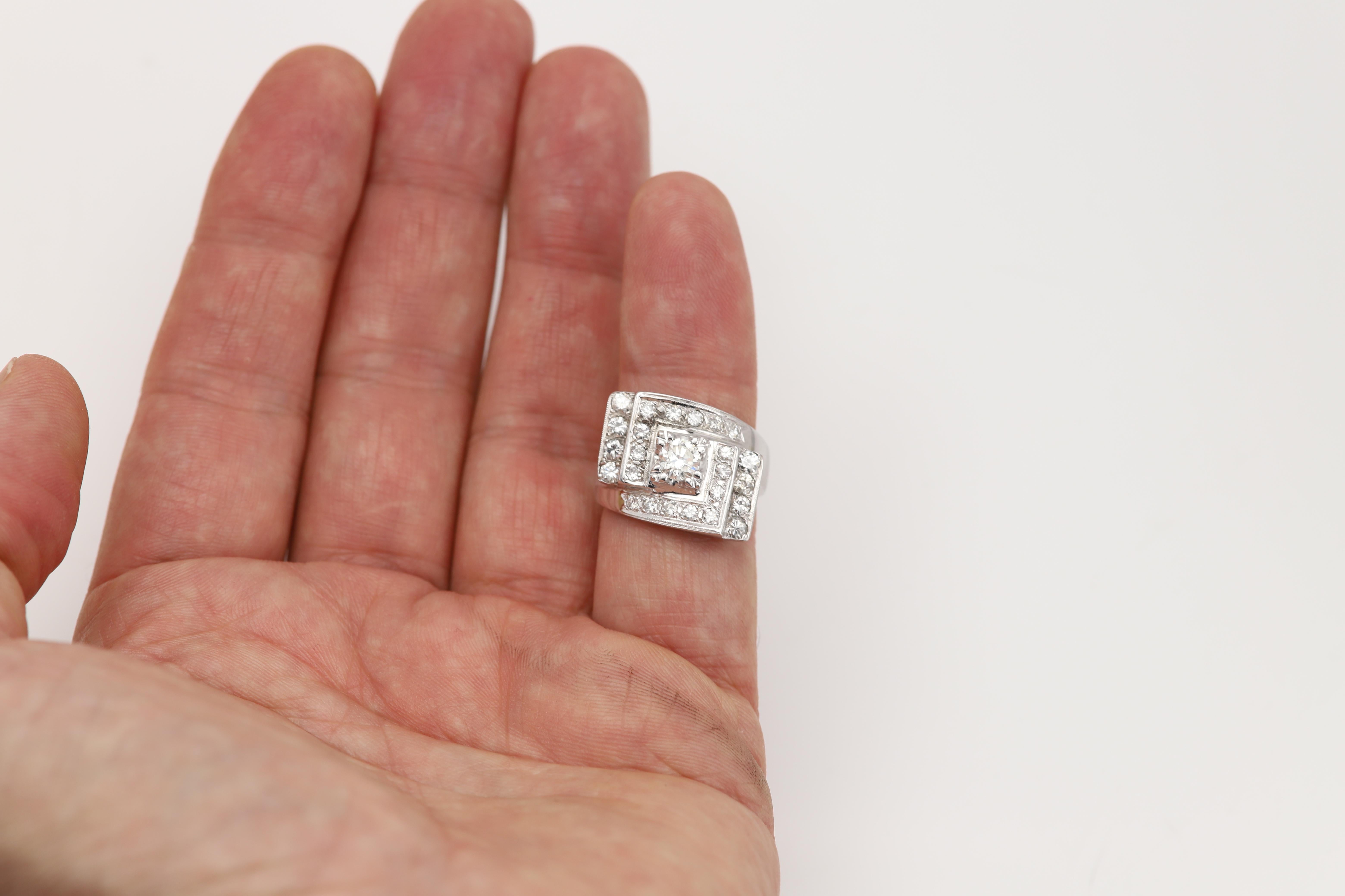 Anello vintage art deco in oro bianco 14 carati con cluster di diamanti Nature in vendita 4