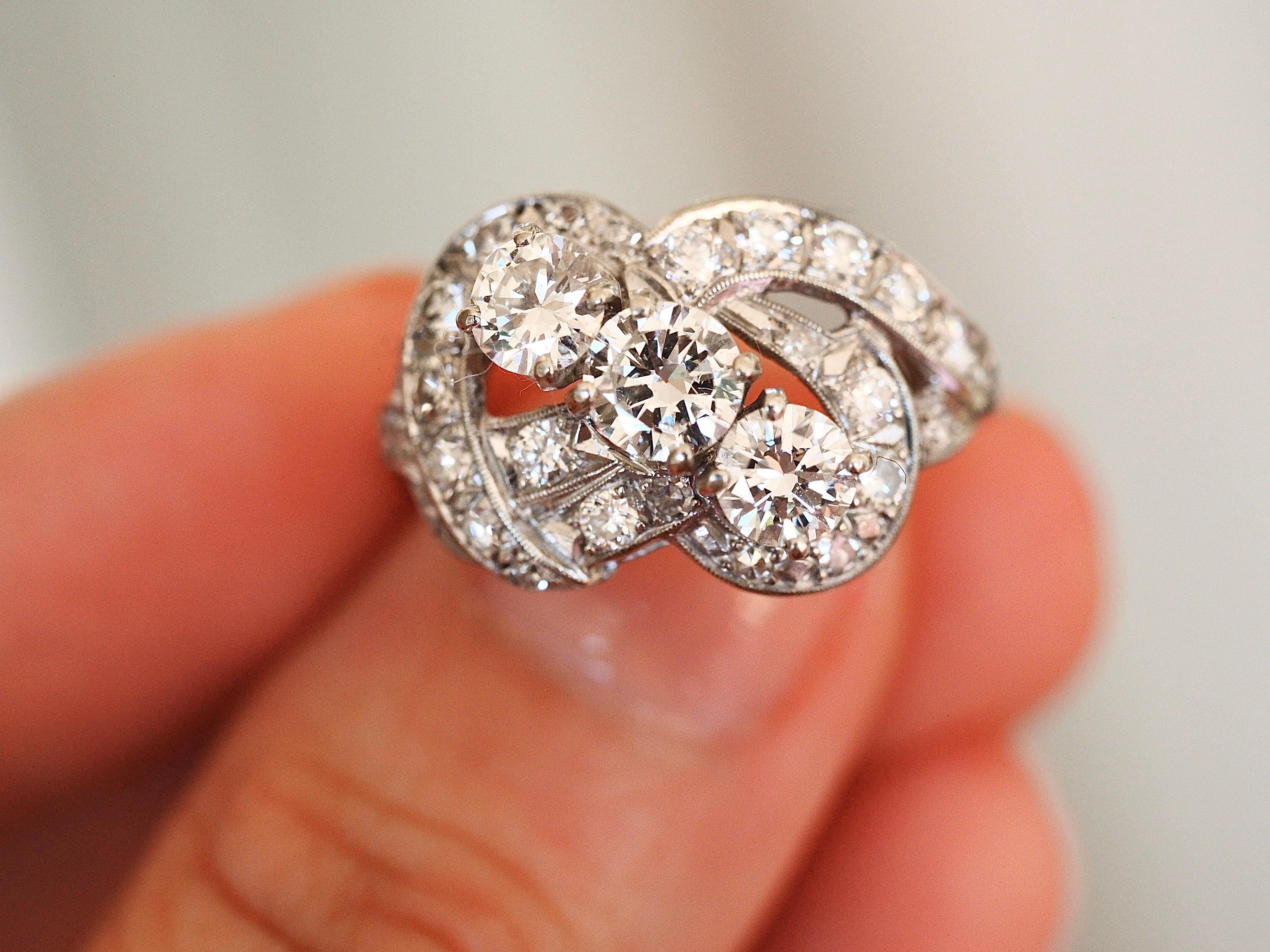 Vintage Art Deco 14 Karat White Gold Diamond Cocktail Ring, circa 1930s In Good Condition For Sale In Addison, TX