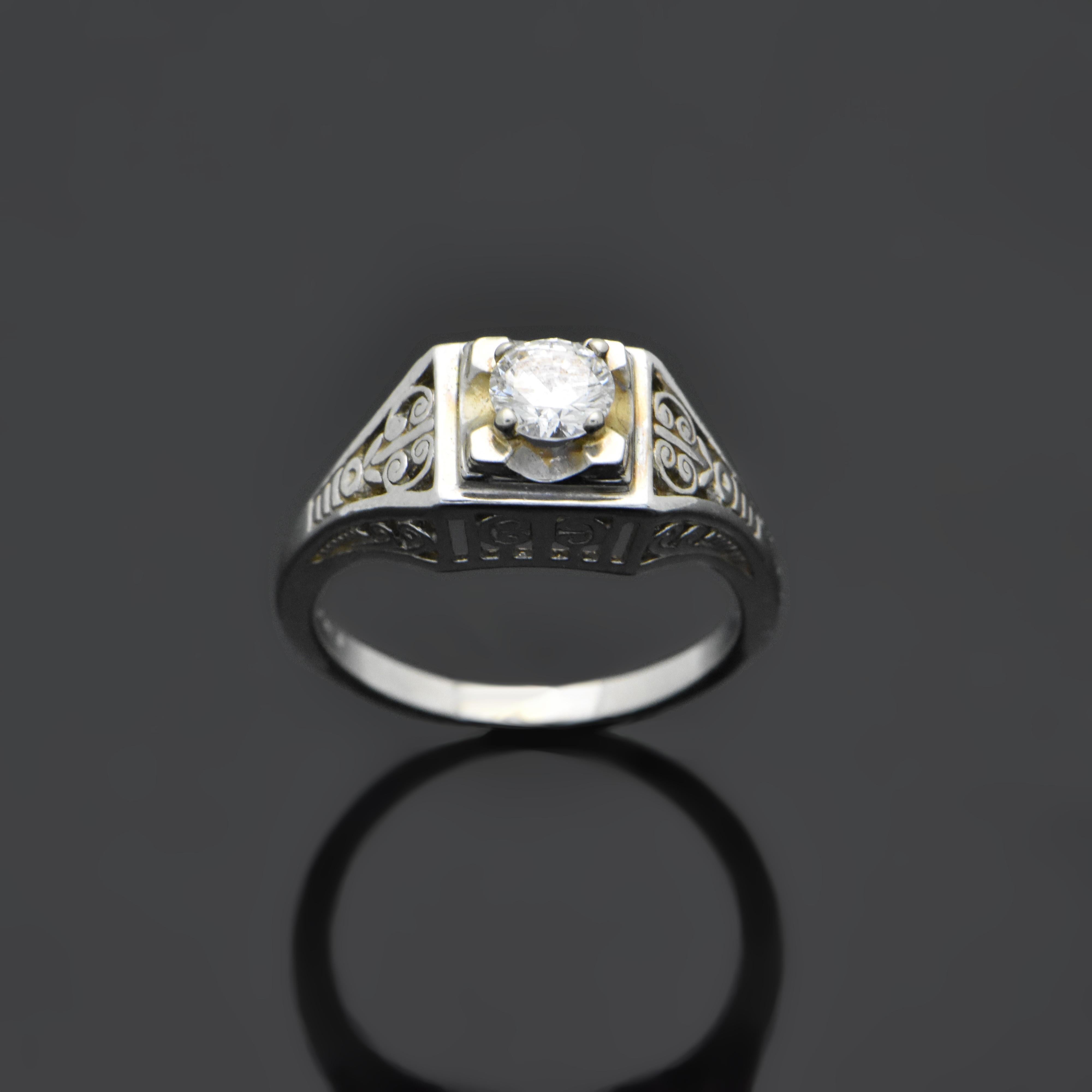 Round Cut Vintage Art Deco 14 Karat White Gold with Diamond Ring For Sale