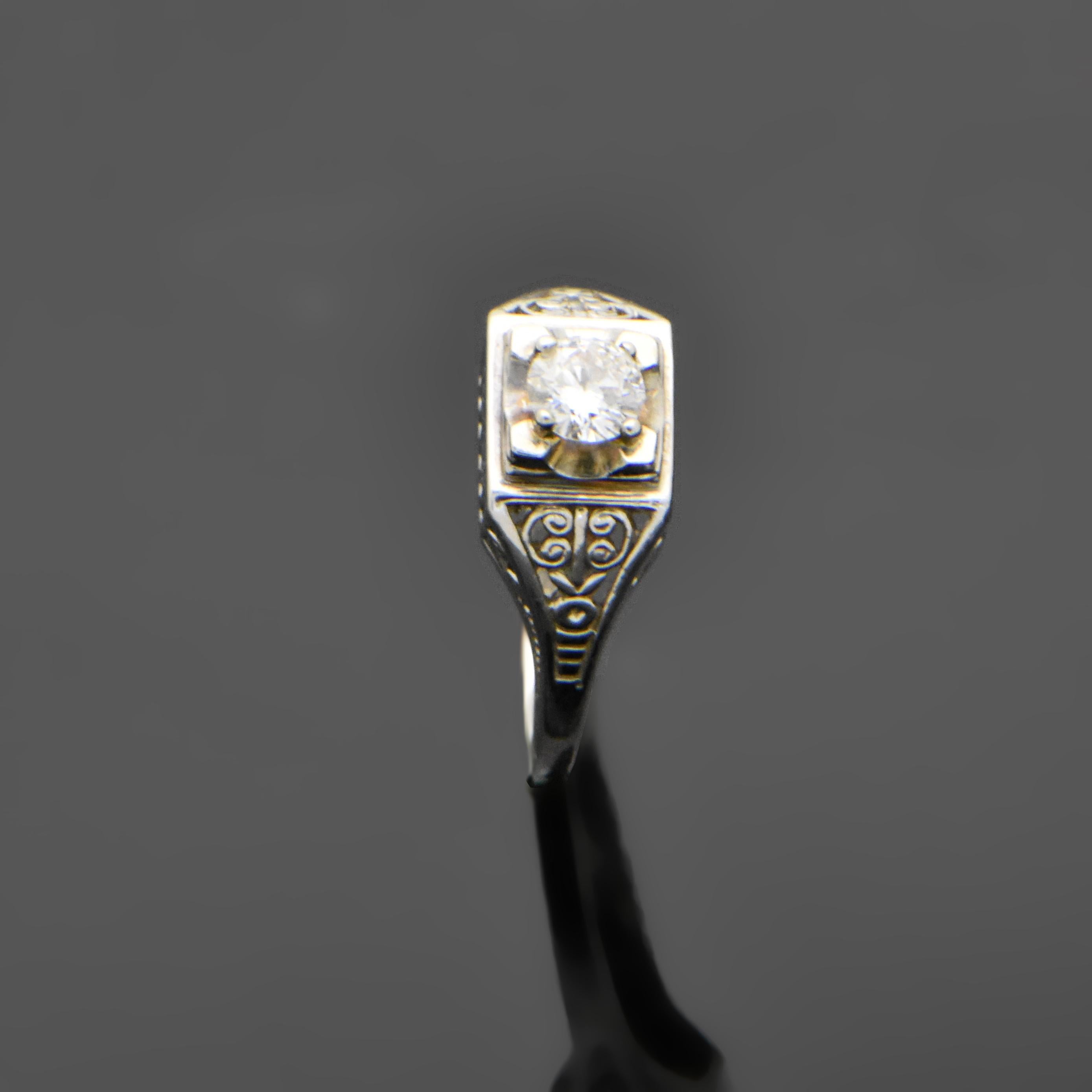 Vintage Art Deco 14 Karat White Gold with Diamond Ring For Sale 1