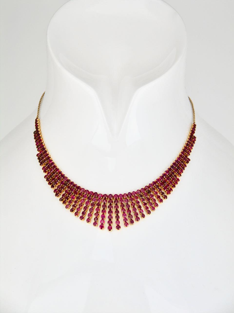 Women's Vintage Art Deco 18 Karat Gold and Ruby Fringe Necklace, 1940s For Sale