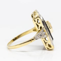 Vintage Art Deco 18 Karat gold Diamond and Onyx Ring
