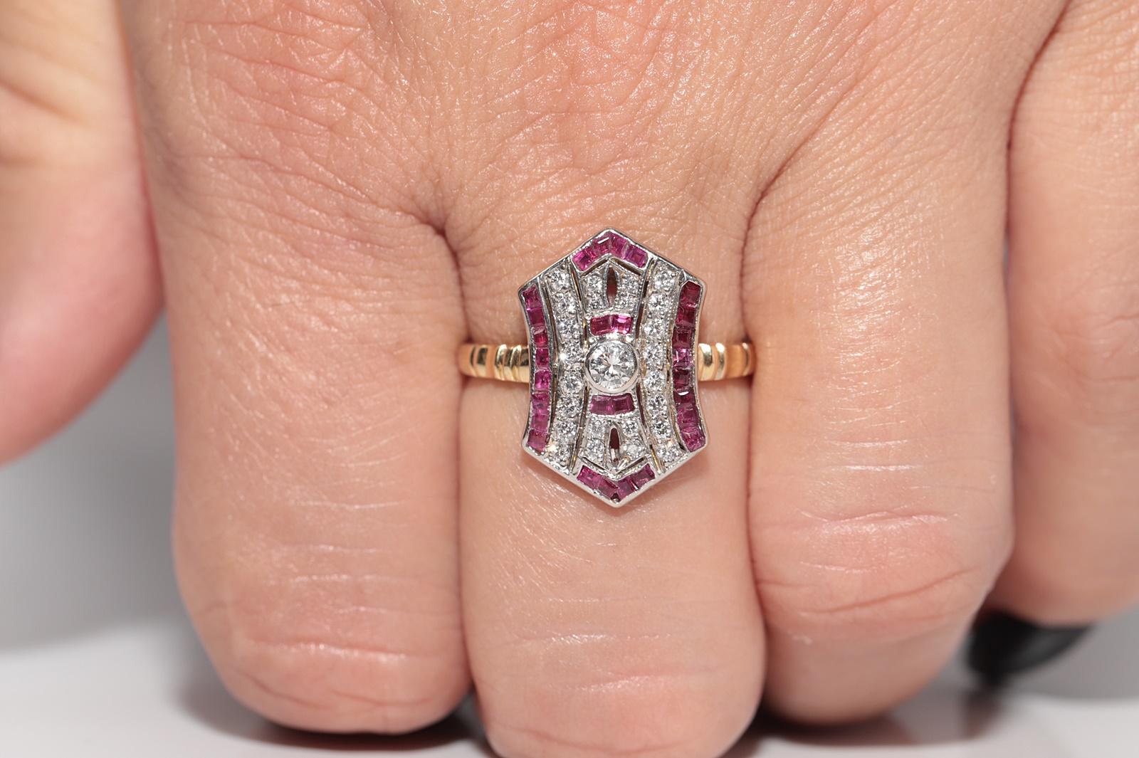 Vintage Art Deco 18k Gold Natürlicher Diamant und Rubin im Kaliberschliff Dekorierter Ring (Brillantschliff) im Angebot