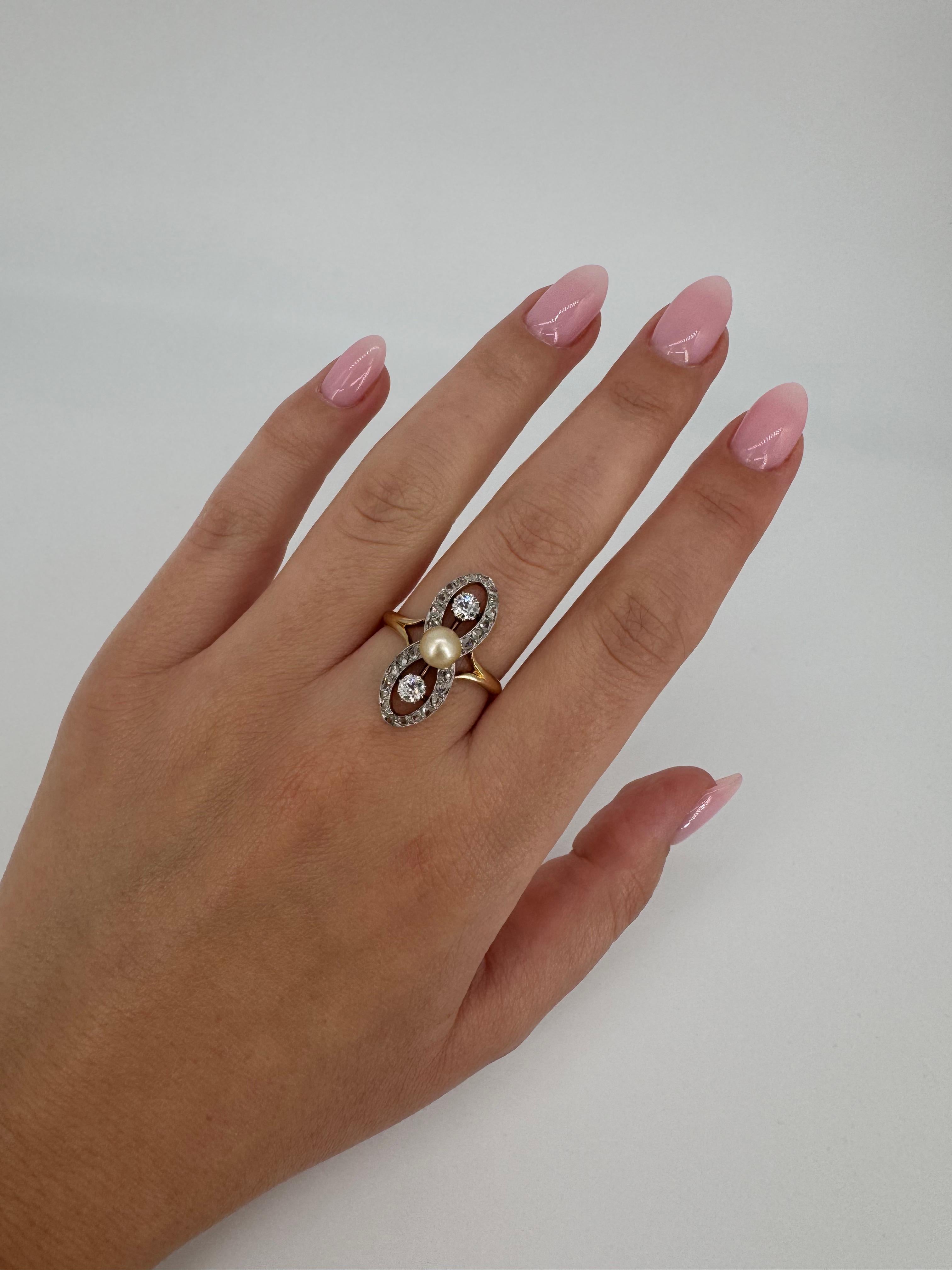 Art Déco Anello vintage Art Deco in oro 18 carati con perle e diamanti Old Mine e aureola con taglio a rosa in vendita