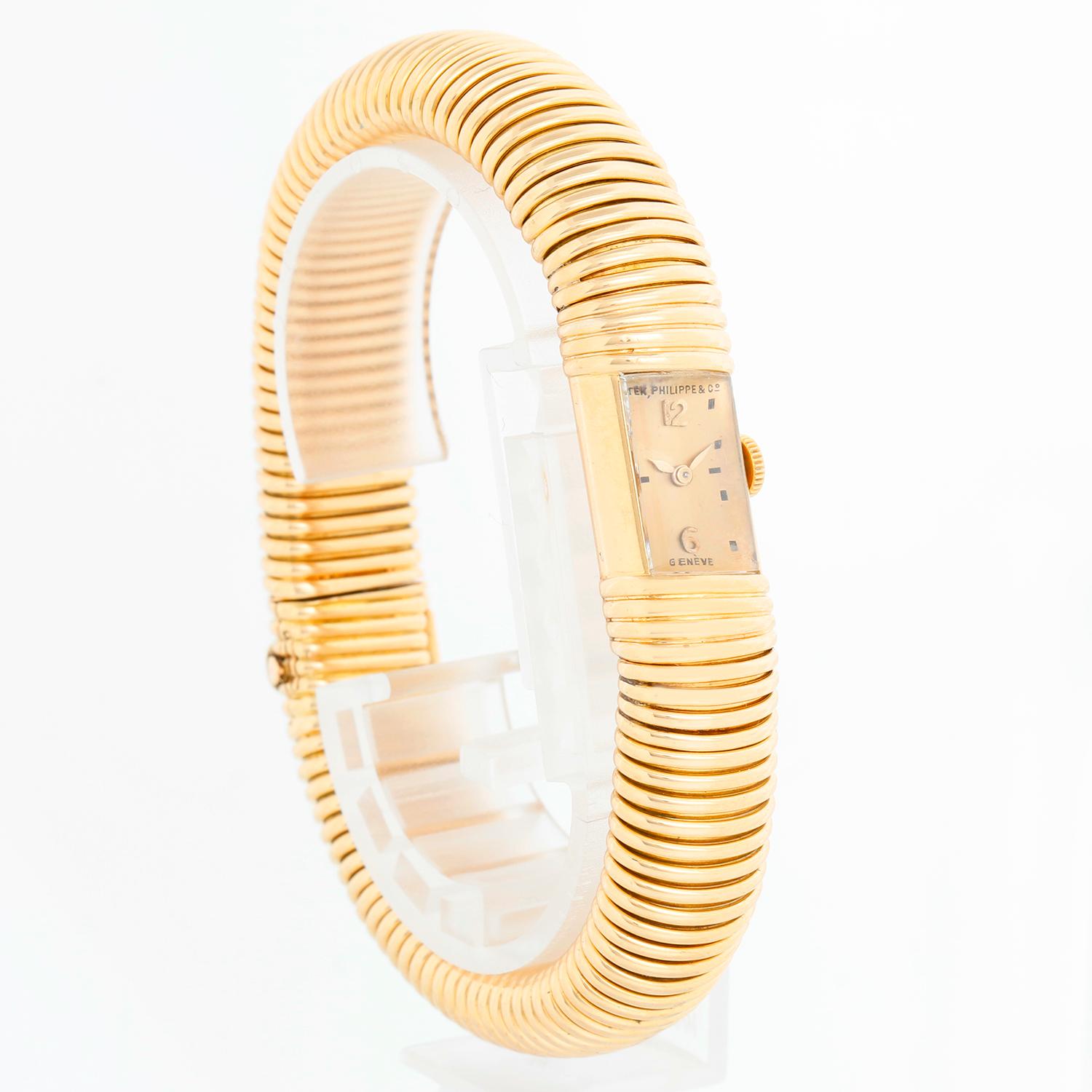 Vintage Art Deco 18K Yellow Gold Patek Philippe Watch In Excellent Condition In Dallas, TX