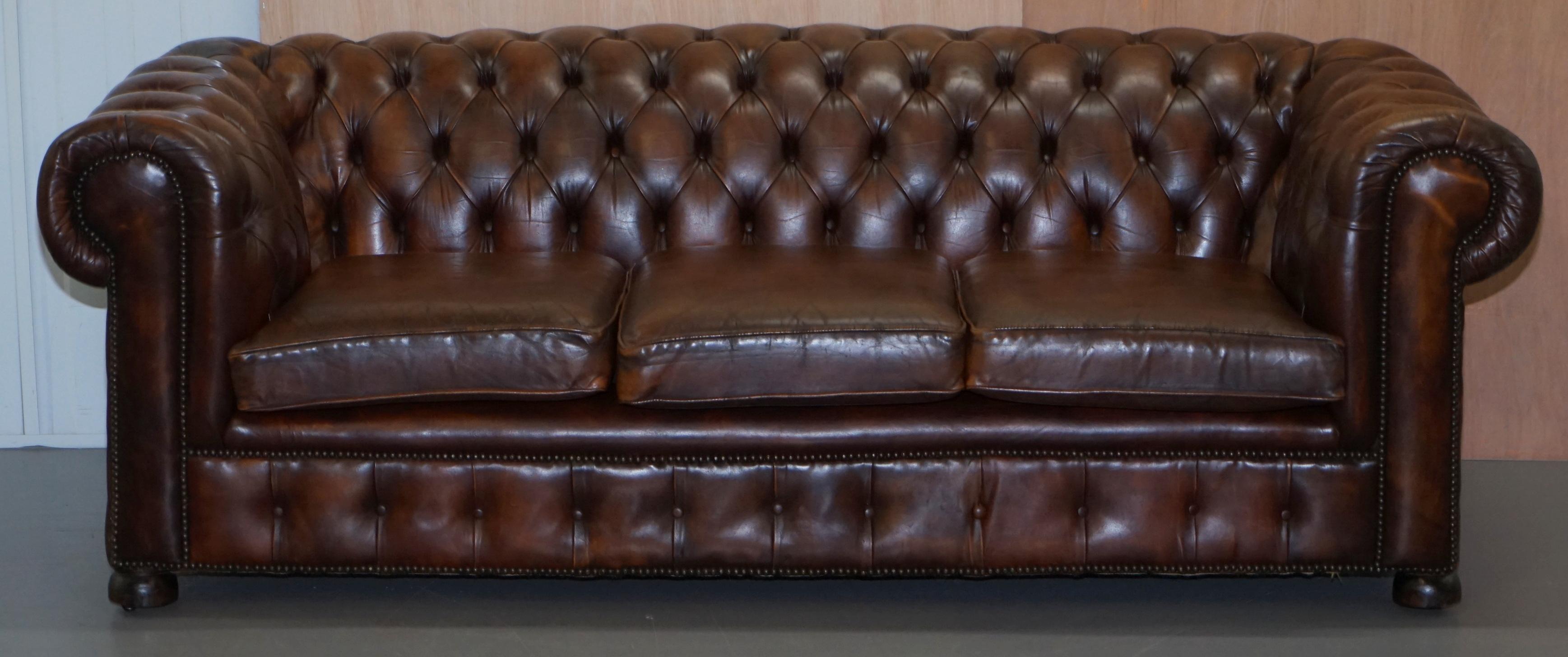 We are delighted to offer for sale this lovely vintage Art Deco circa 1920s aged hand dyed brown leather sofa with coil sprung base

I have the matching armchair listed under my other items

This is a very good looking well made and comfortable