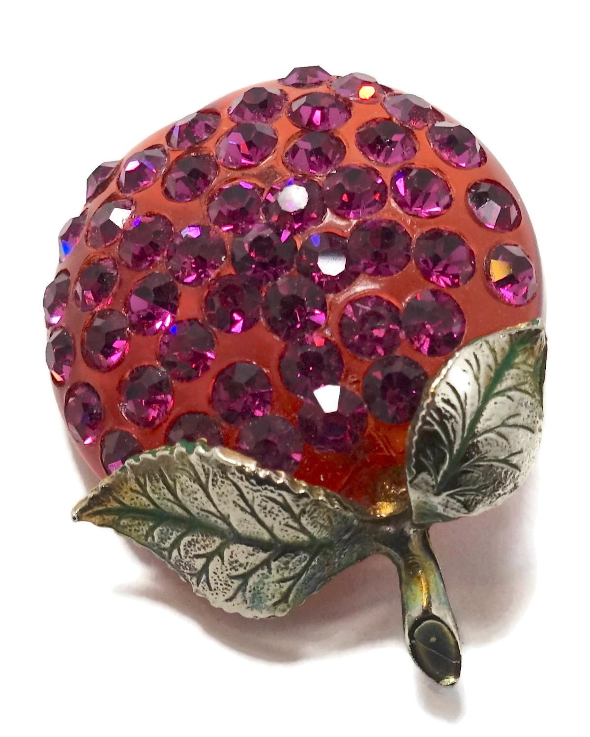 Vintage Art Deco 1930s Pink Lucite & Crystal Strawberry Brooch In Good Condition For Sale In New York, NY