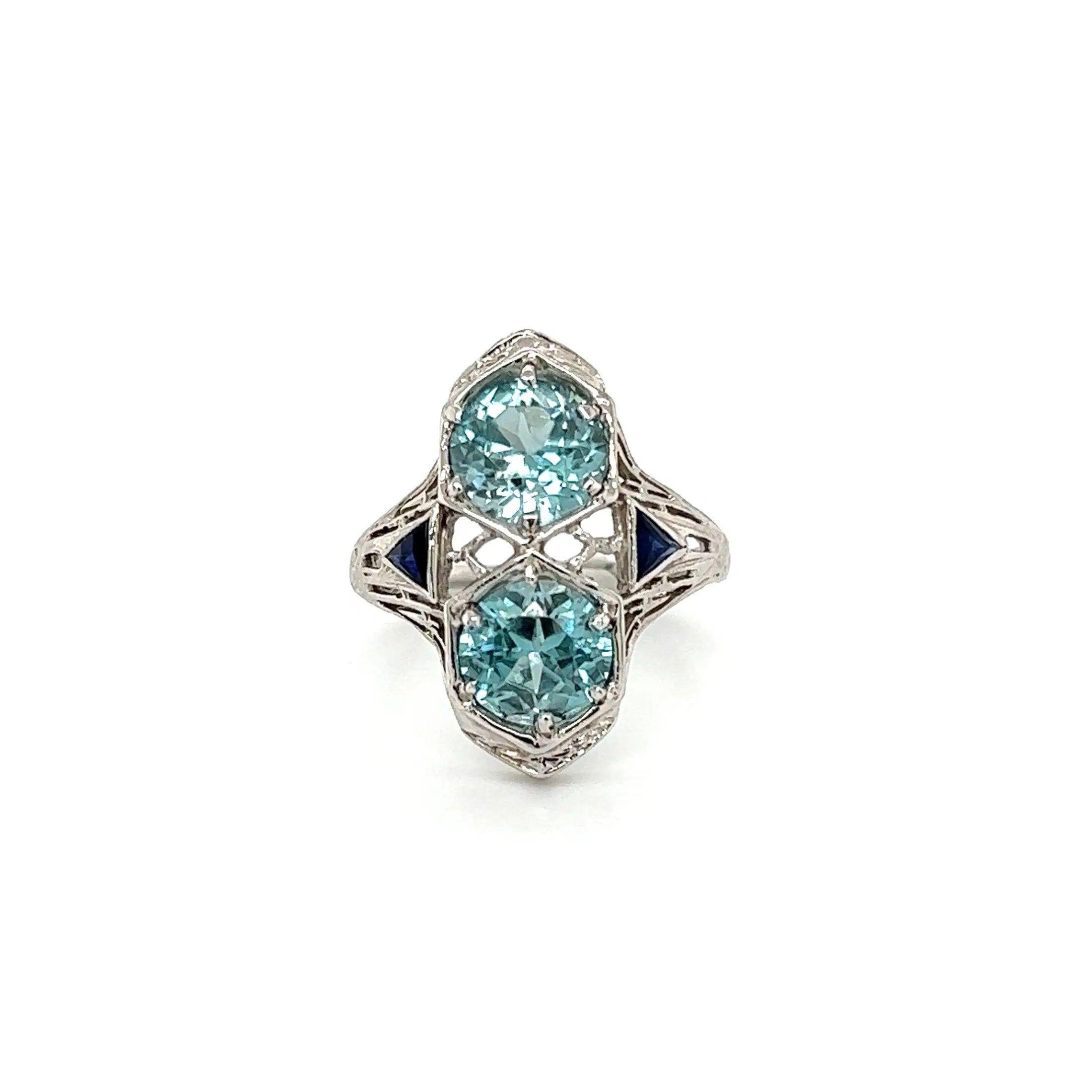 Taille ronde Vintage Art Deco 2 Stone Round Blue Zircon Gold Navette Ring en vente