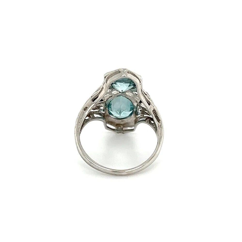 Vintage Art Deco 2 Stone Round Blue Zircon Gold Navette Ring Excellent état - En vente à Montreal, QC