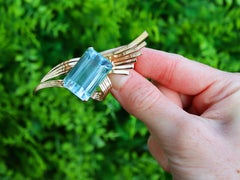 Vintage Art Deco 32.27 Carat Aquamarine and 18k Yellow Gold Brooch Circa 1945