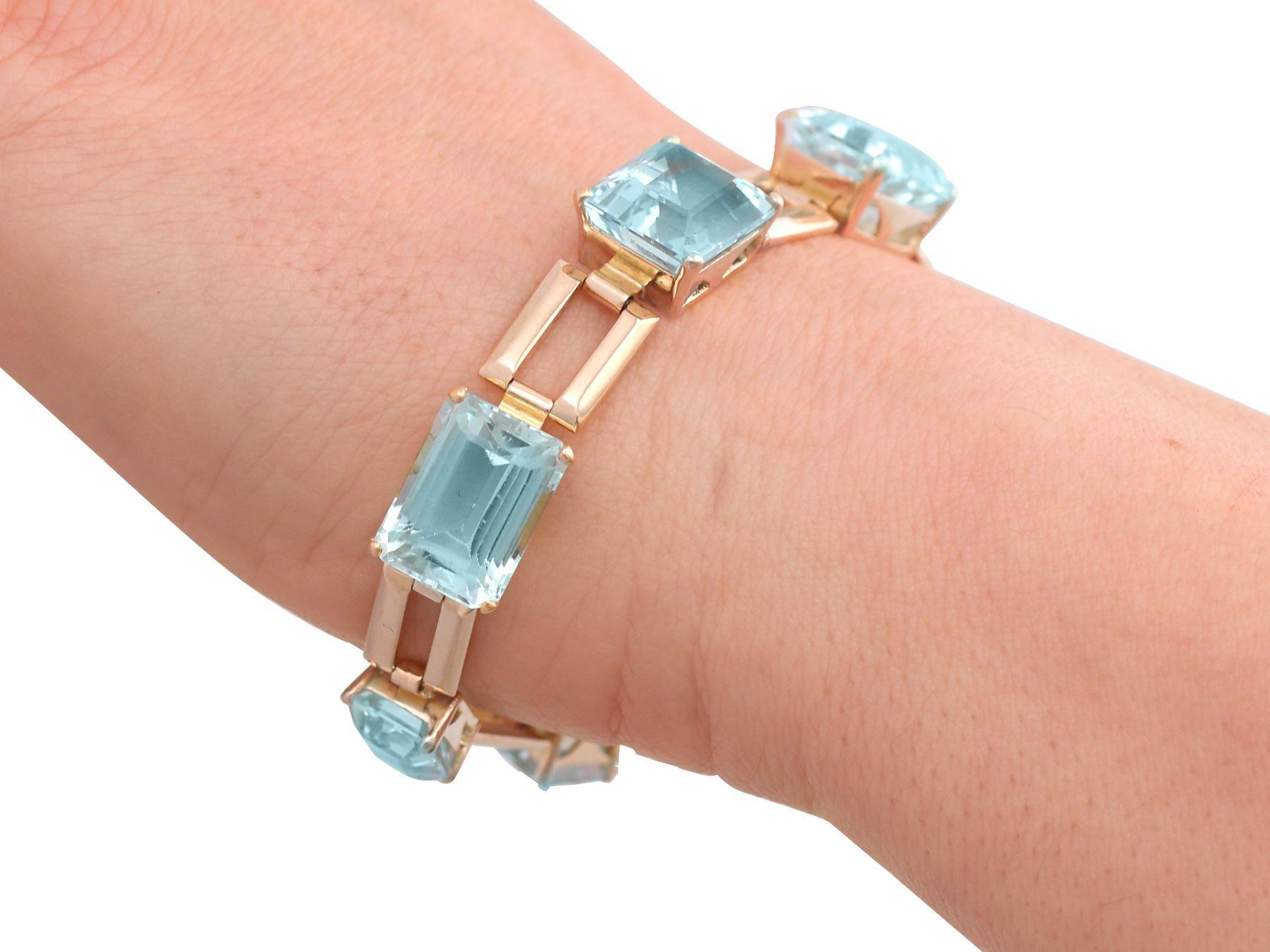 Women's or Men's Vintage Art Deco 39.87 Carat Aquamarine and 18K Yellow Gold Bracelet