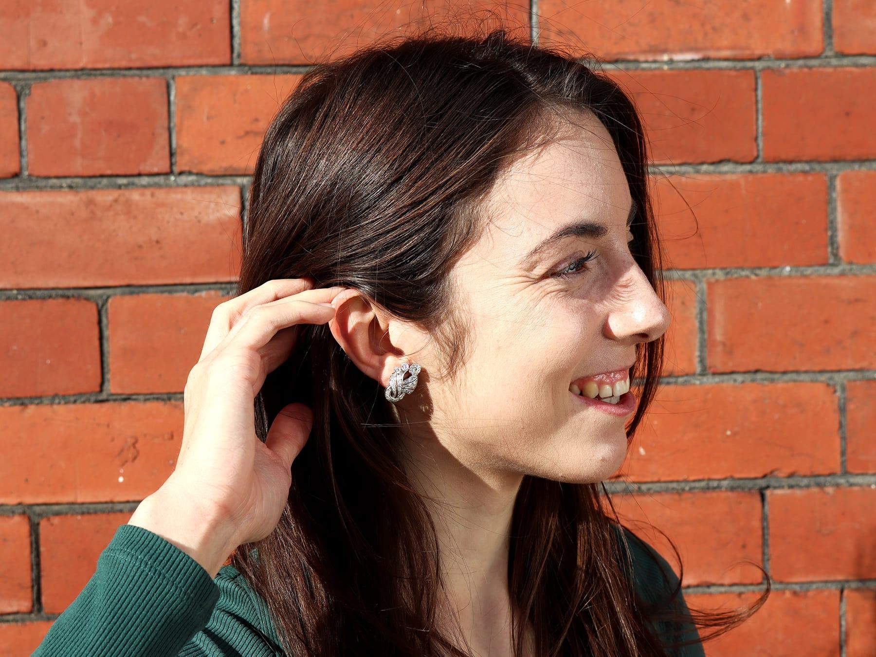 Pendientes vintage Art Déco de diamantes y platino de 5,09 quilates Circa 1950 en venta 6