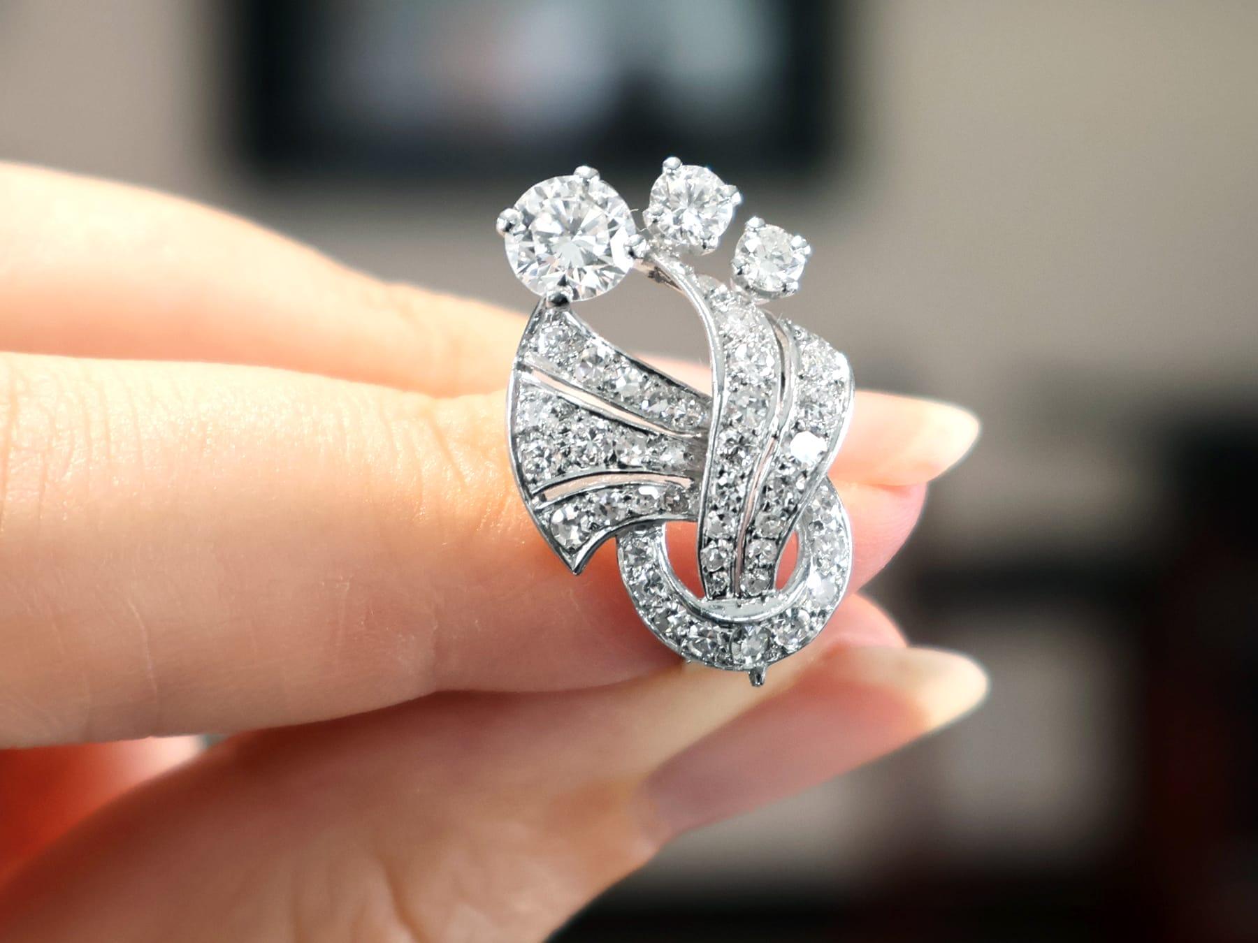 Pendientes vintage Art Déco de diamantes y platino de 5,09 quilates Circa 1950 Corte redondo en venta