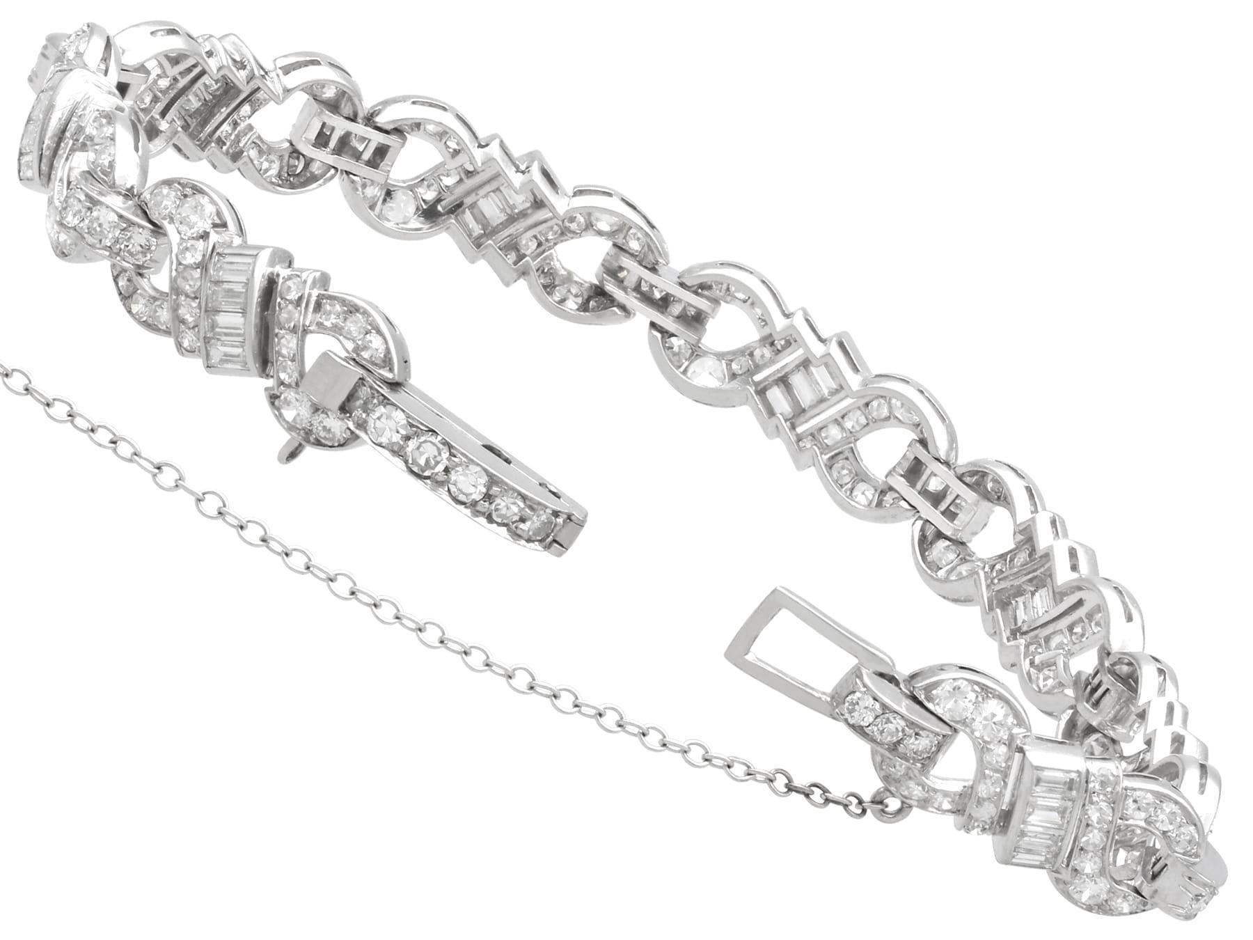 Pulsera vintage Art Déco de 6,05 quilates de diamantes y platino Circa 1950 en venta 5