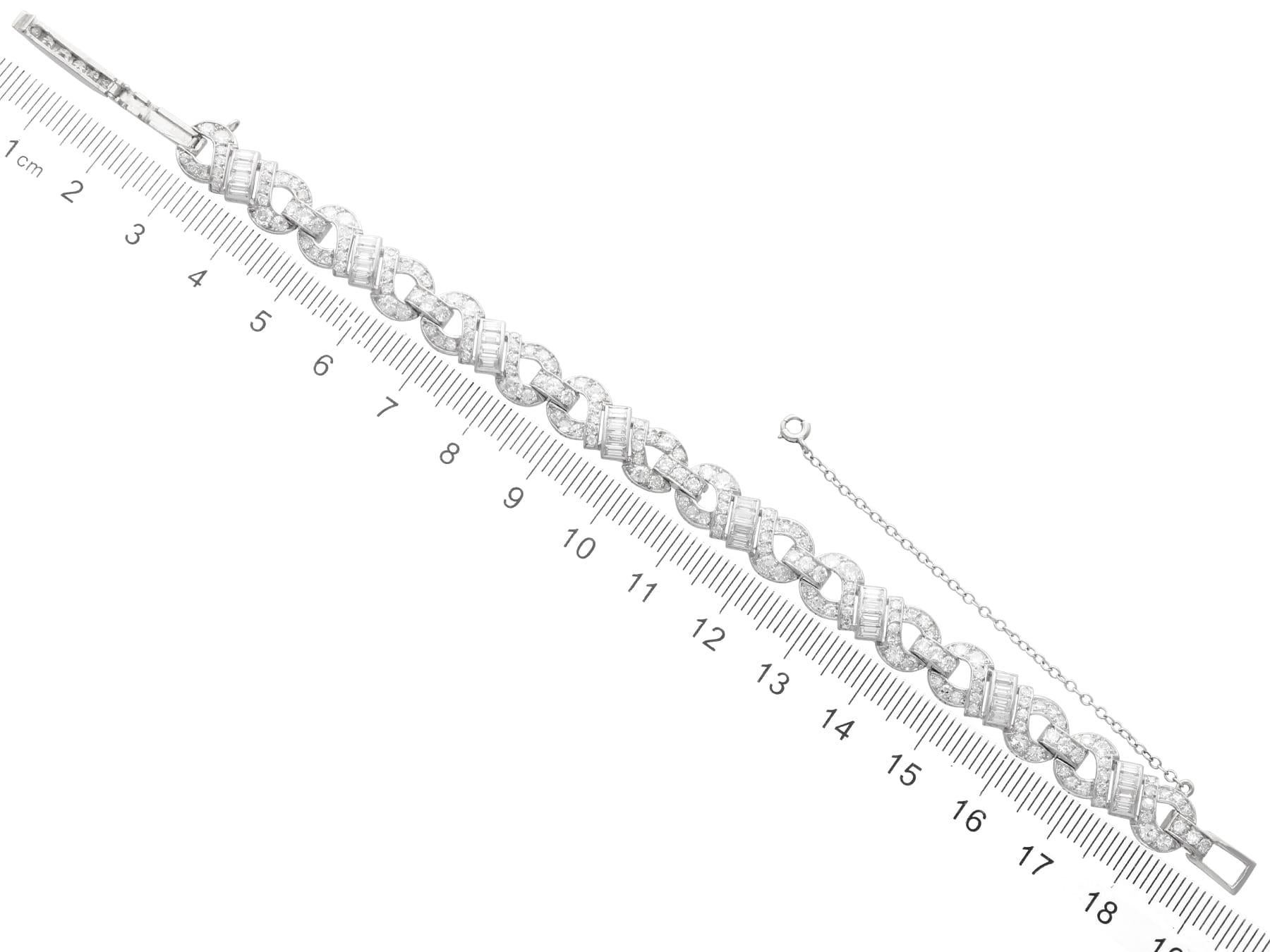 Pulsera vintage Art Déco de 6,05 quilates de diamantes y platino Circa 1950 en venta 6