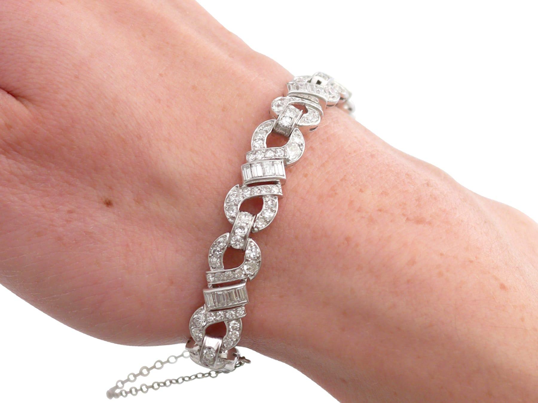 Pulsera vintage Art Déco de 6,05 quilates de diamantes y platino Circa 1950 en venta 9