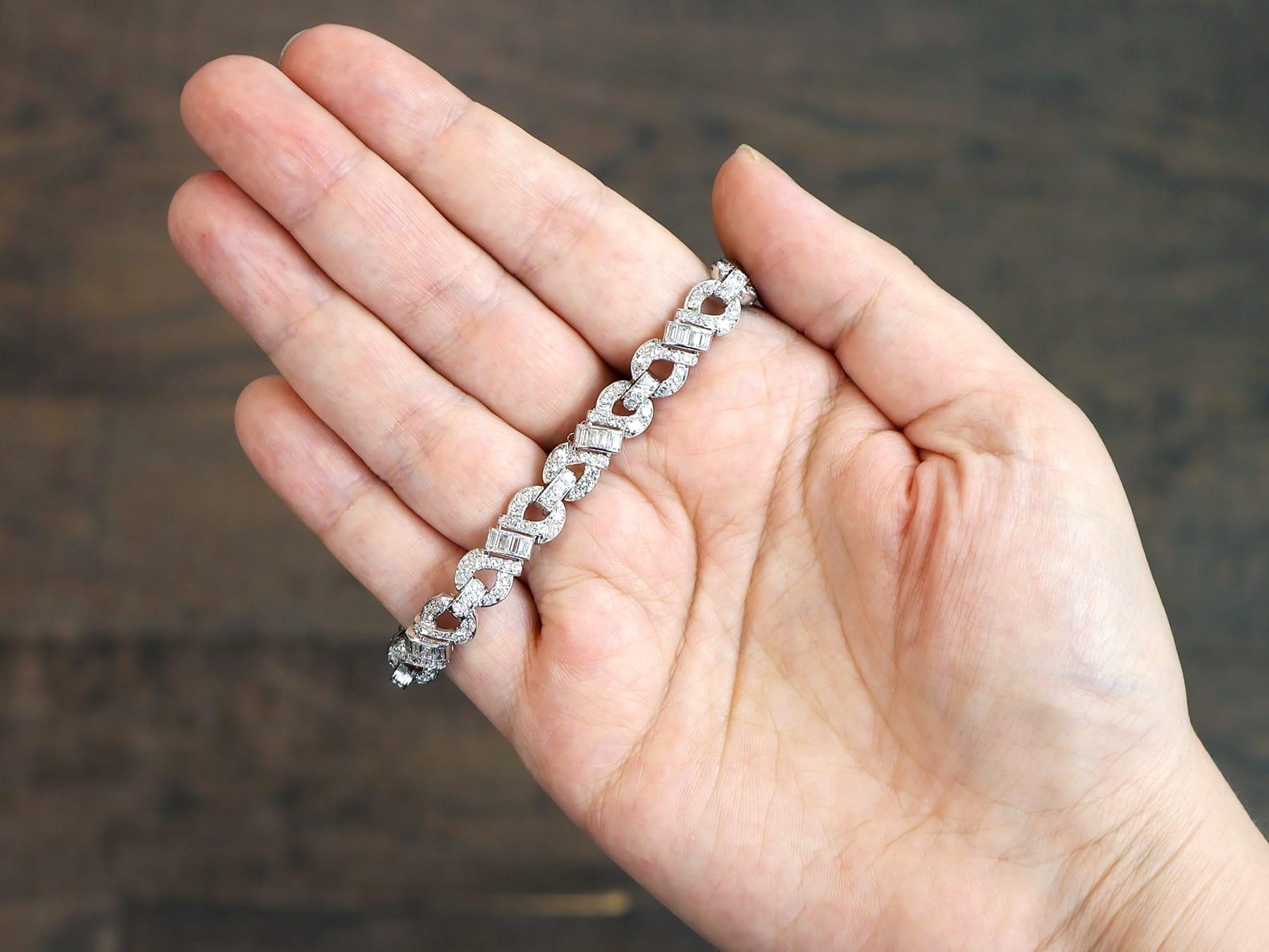 Pulsera vintage Art Déco de 6,05 quilates de diamantes y platino Circa 1950 Art Decó en venta