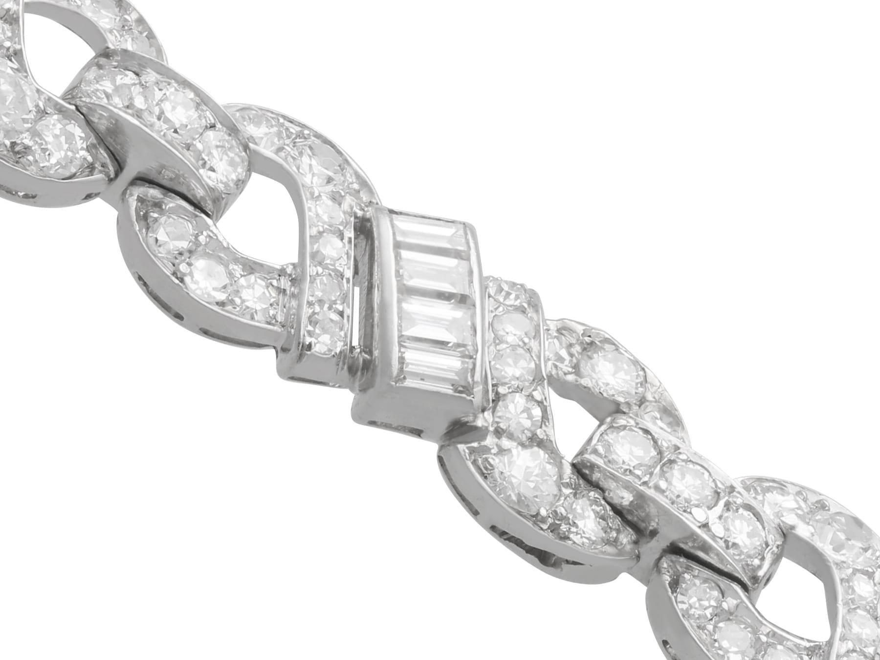 Pulsera vintage Art Déco de 6,05 quilates de diamantes y platino Circa 1950 en venta 2