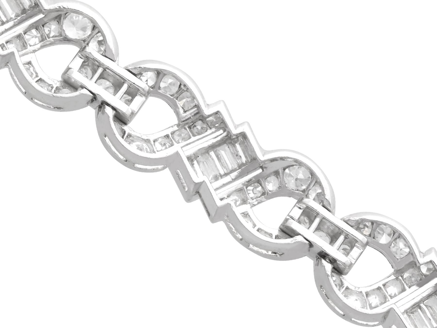 Pulsera vintage Art Déco de 6,05 quilates de diamantes y platino Circa 1950 en venta 3