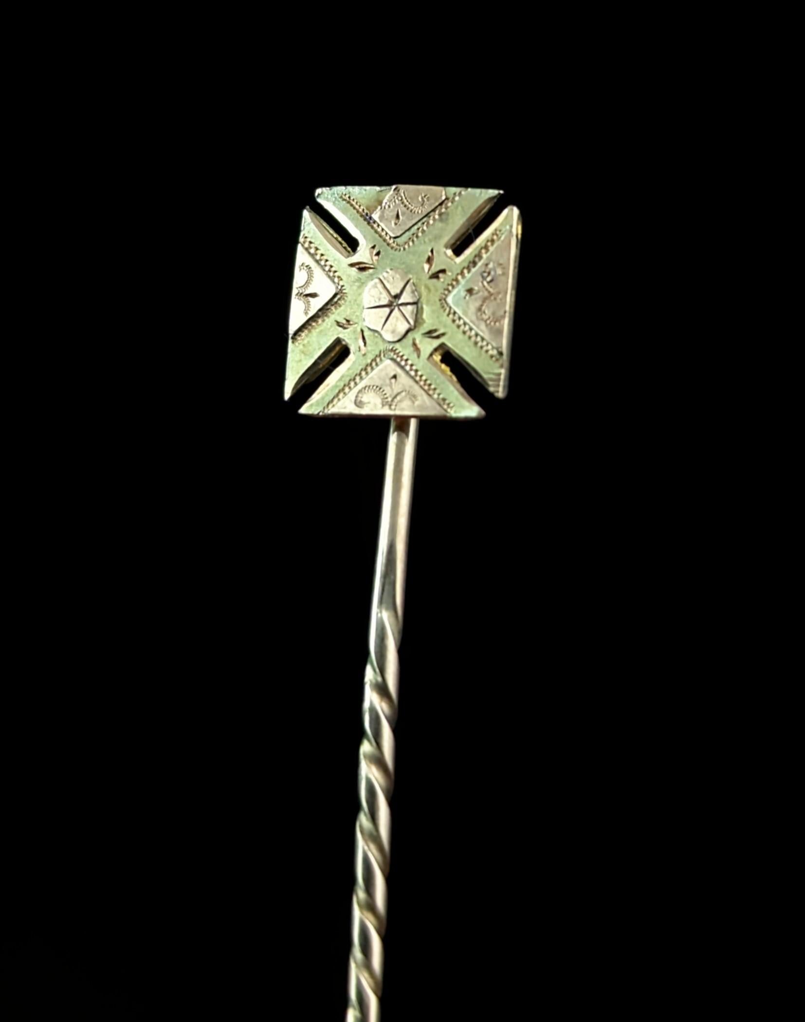 Vintage Art Deco 9k gold stick pin, Cross Pattee  In Good Condition For Sale In NEWARK, GB