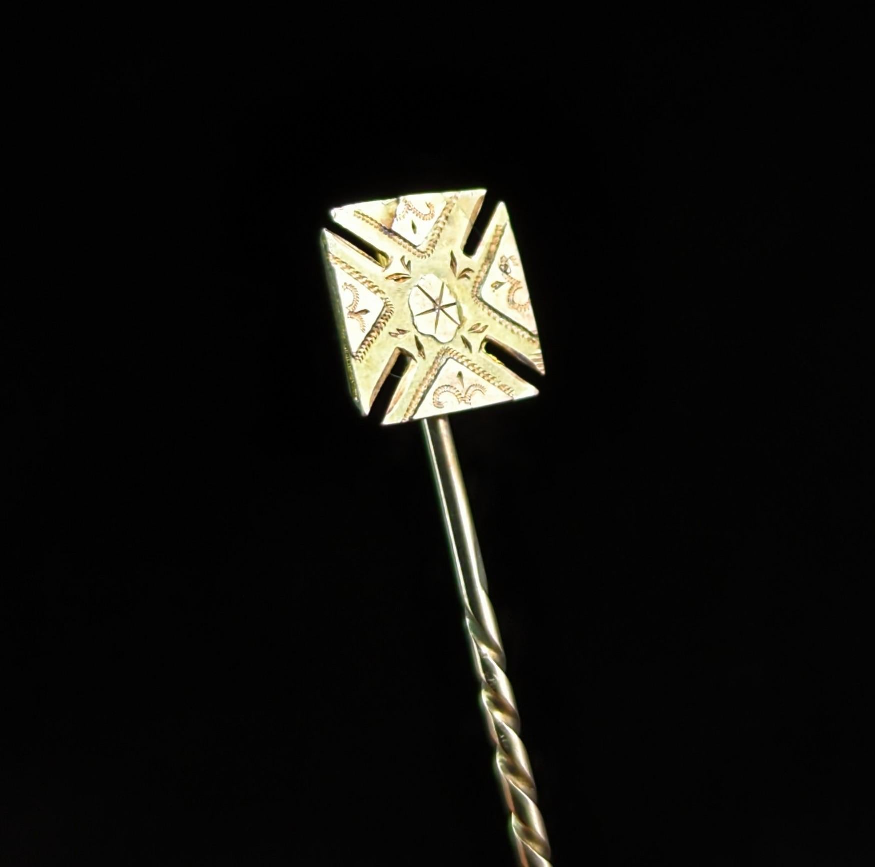 Vintage Art Deco 9k gold stick pin, Cross Pattee  For Sale 1