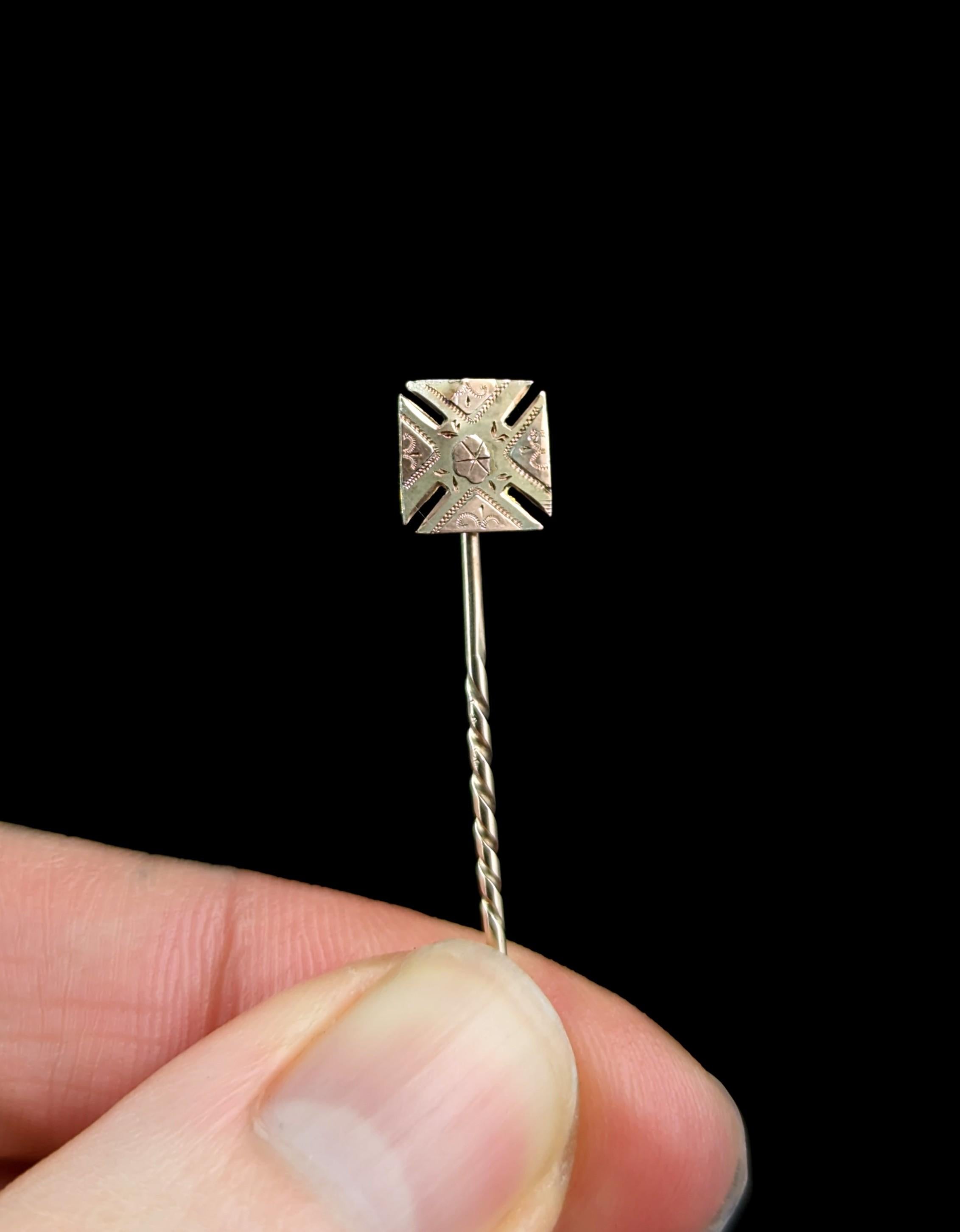 Vintage Art Deco 9k gold stick pin, Cross Pattee  For Sale 2