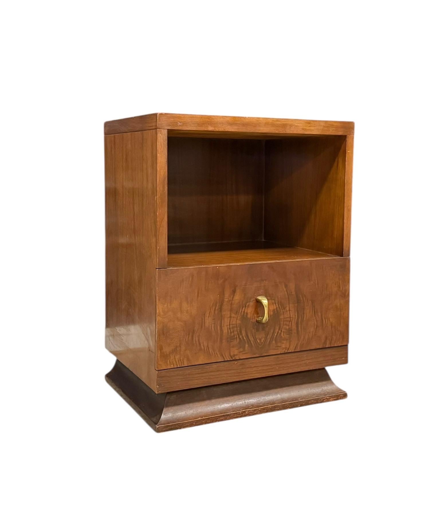 Vintage Art Deco Accent End Table With Burl Wood Veneer Accents and 1 Drawer In Good Condition For Sale In Seattle, WA