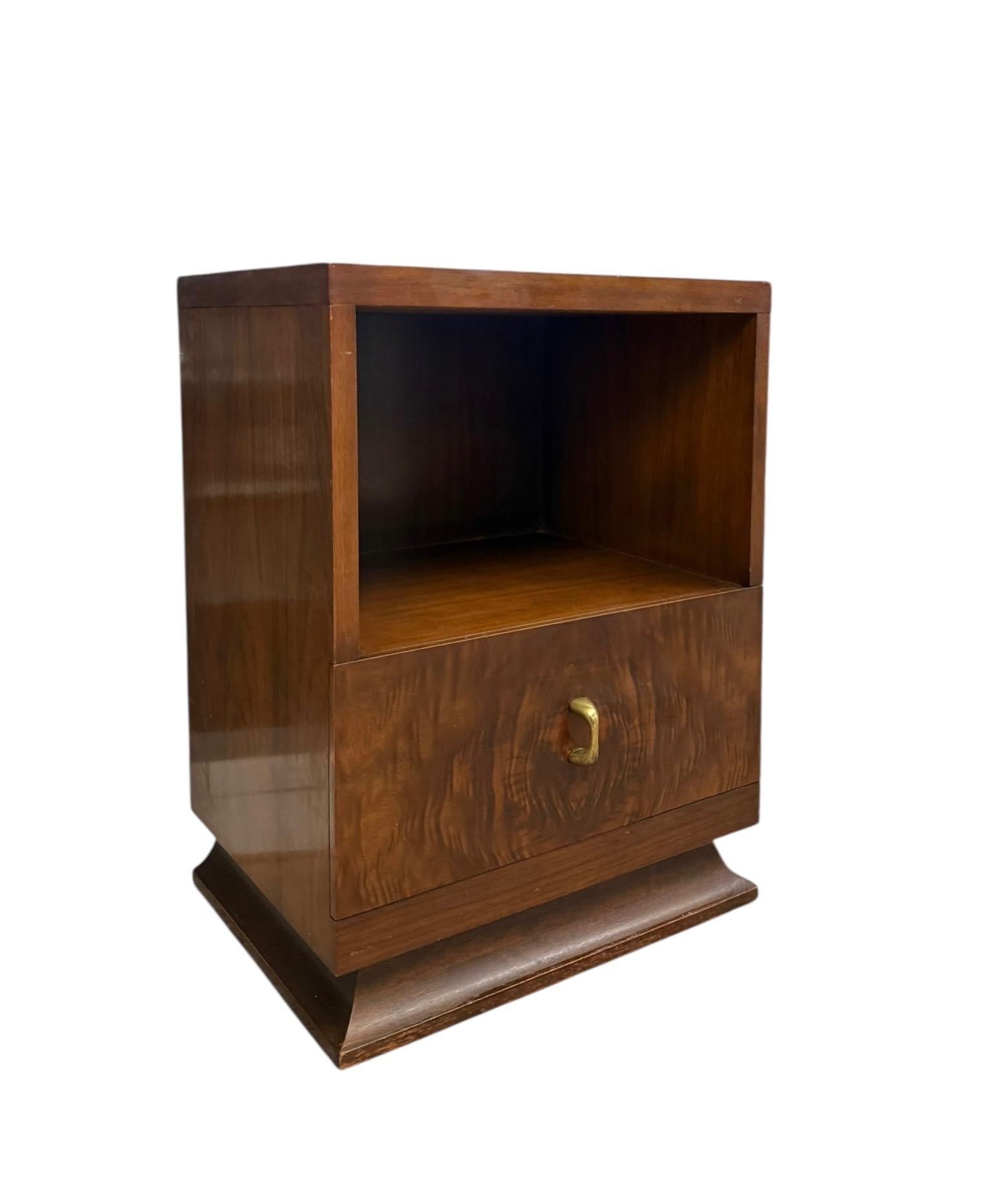 Mid-20th Century Vintage Art Deco Accent End Table With Burl Wood Veneer Accents and 1 Drawer For Sale