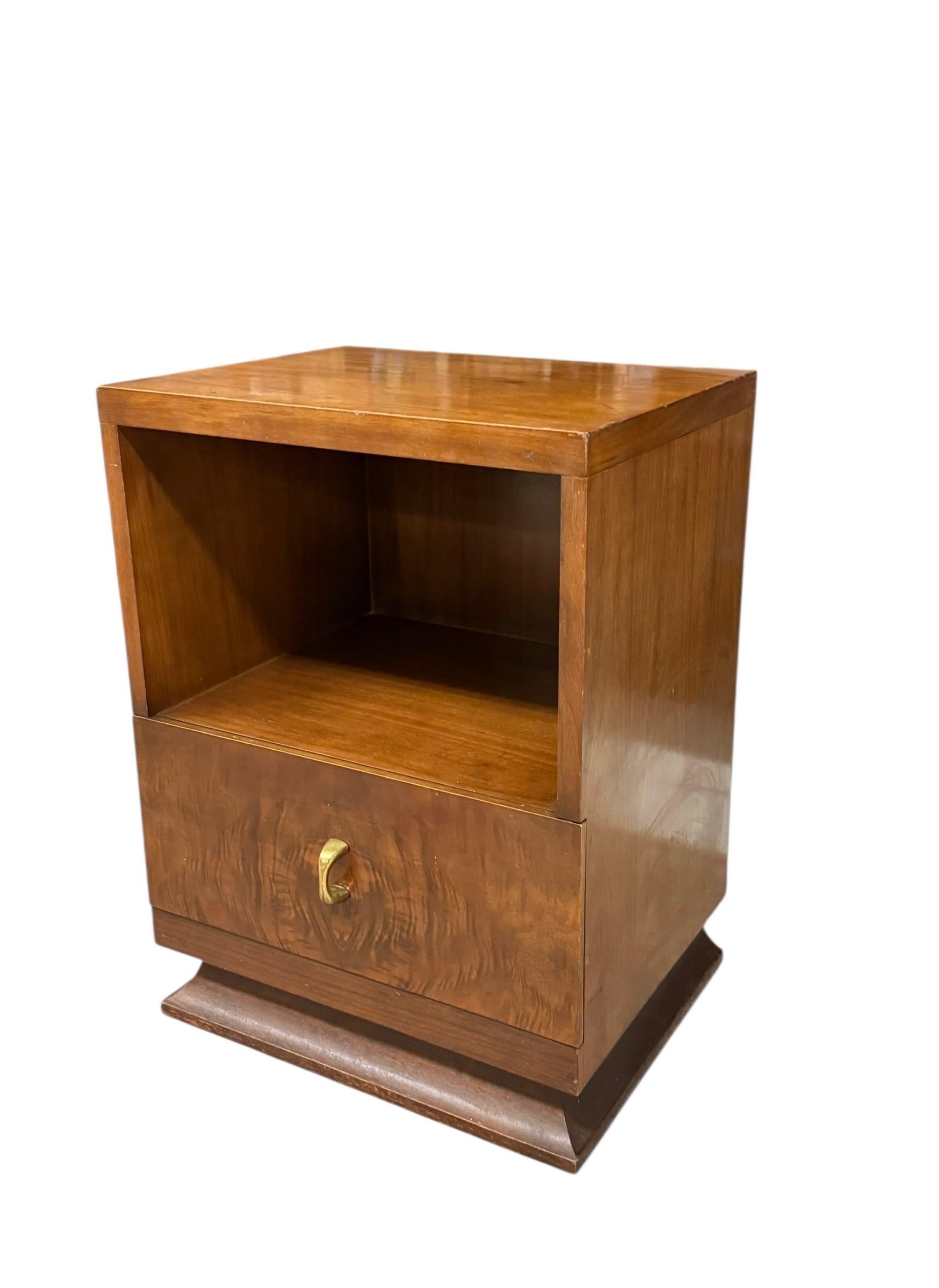 Vintage Art Deco Accent End Table With Burl Wood Veneer Accents and 1 Drawer For Sale 1