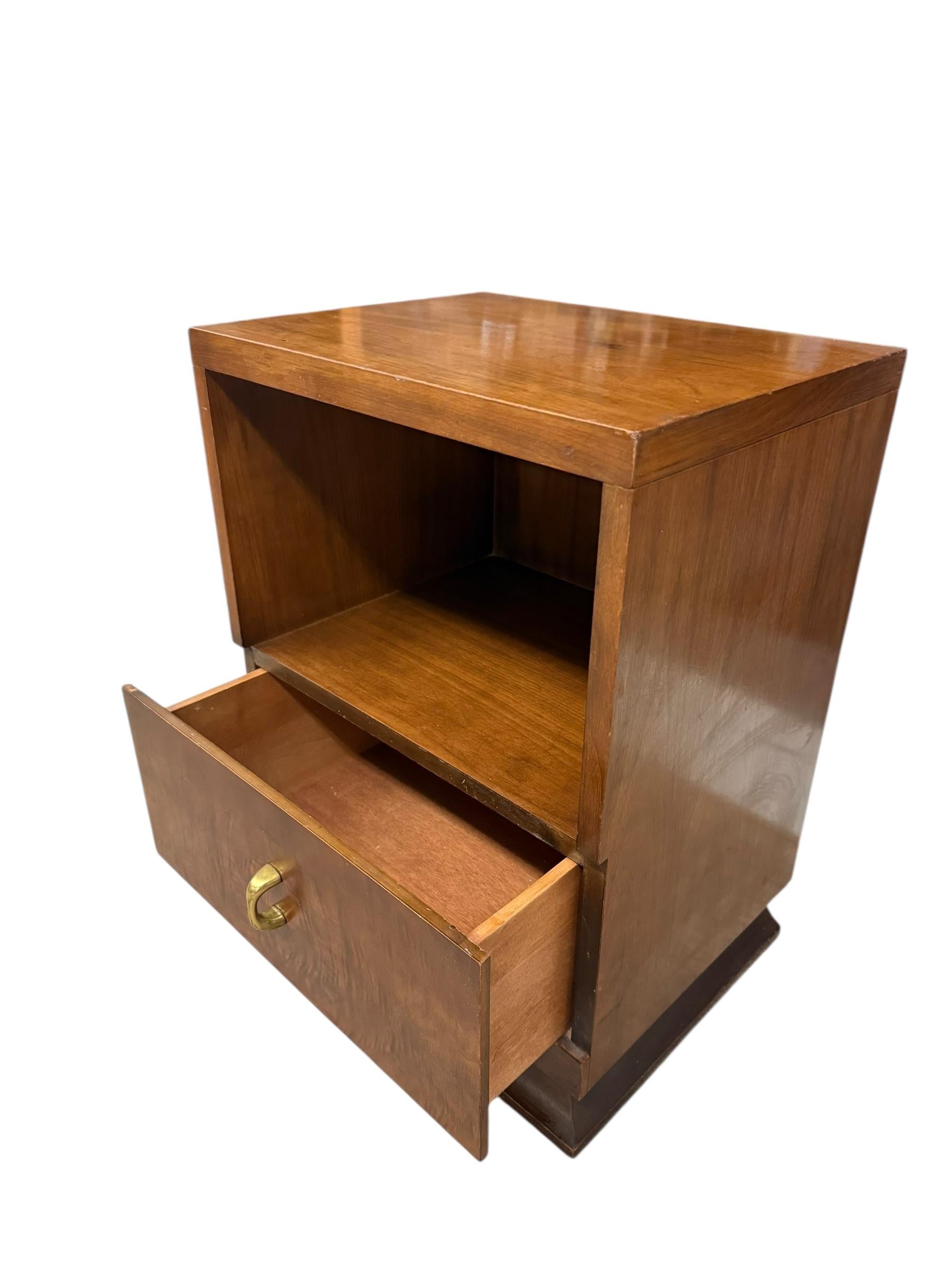 Vintage Art Deco Accent End Table With Burl Wood Veneer Accents and 1 Drawer For Sale 3