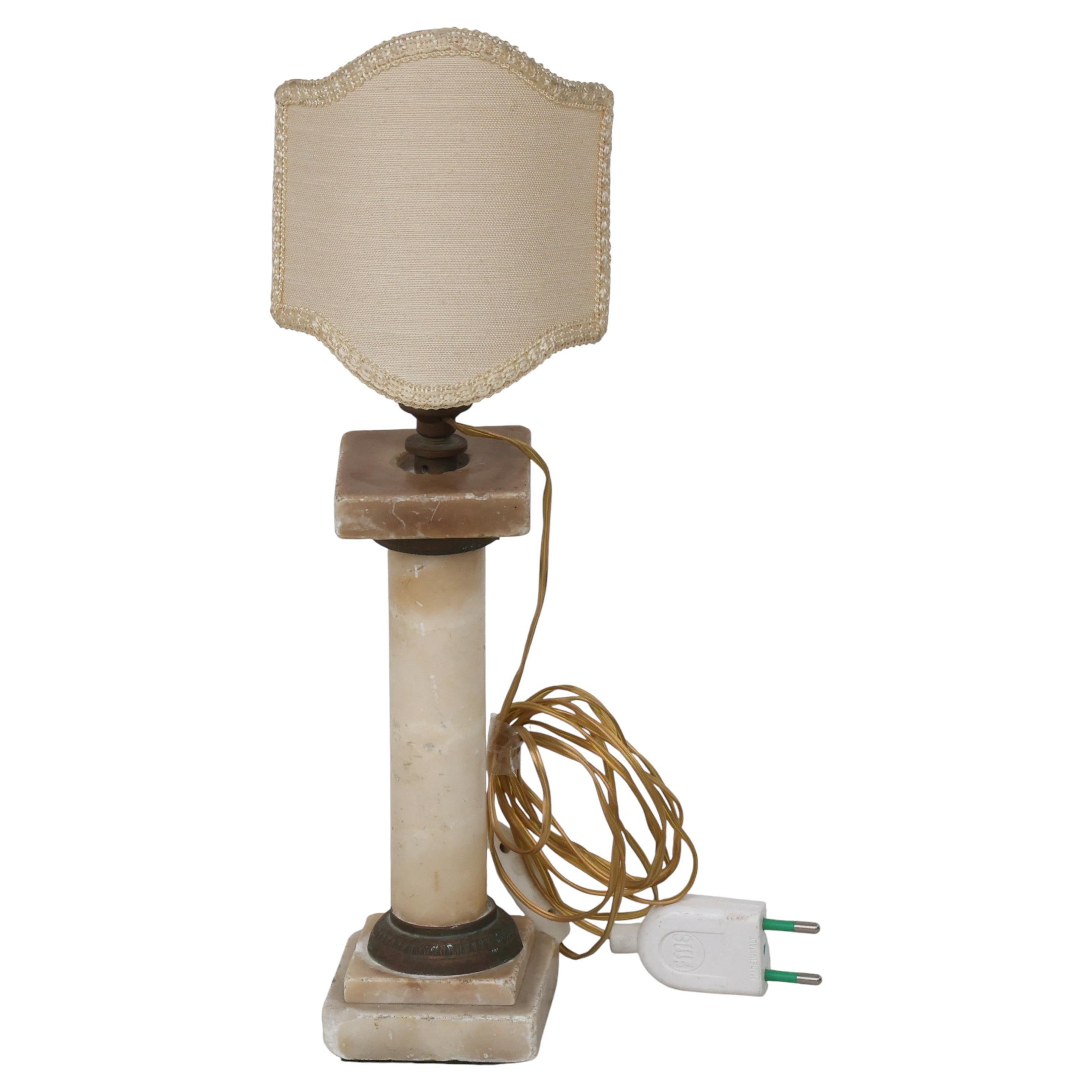 Lampe de table vintage Art déco en albâtre en vente