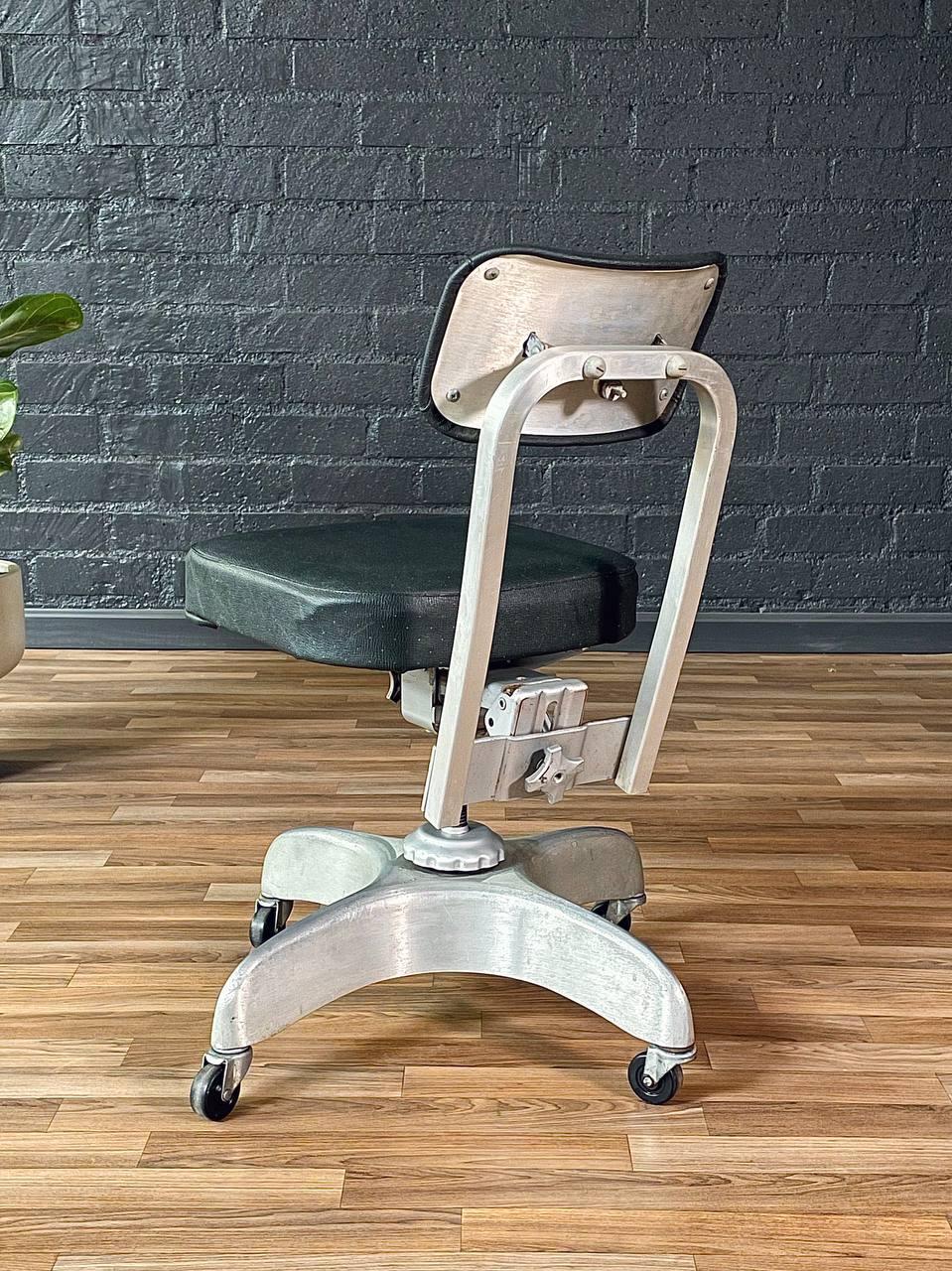 Aluminium Chaise de bureau pivotante Art Déco vintage en aluminium par Emeco