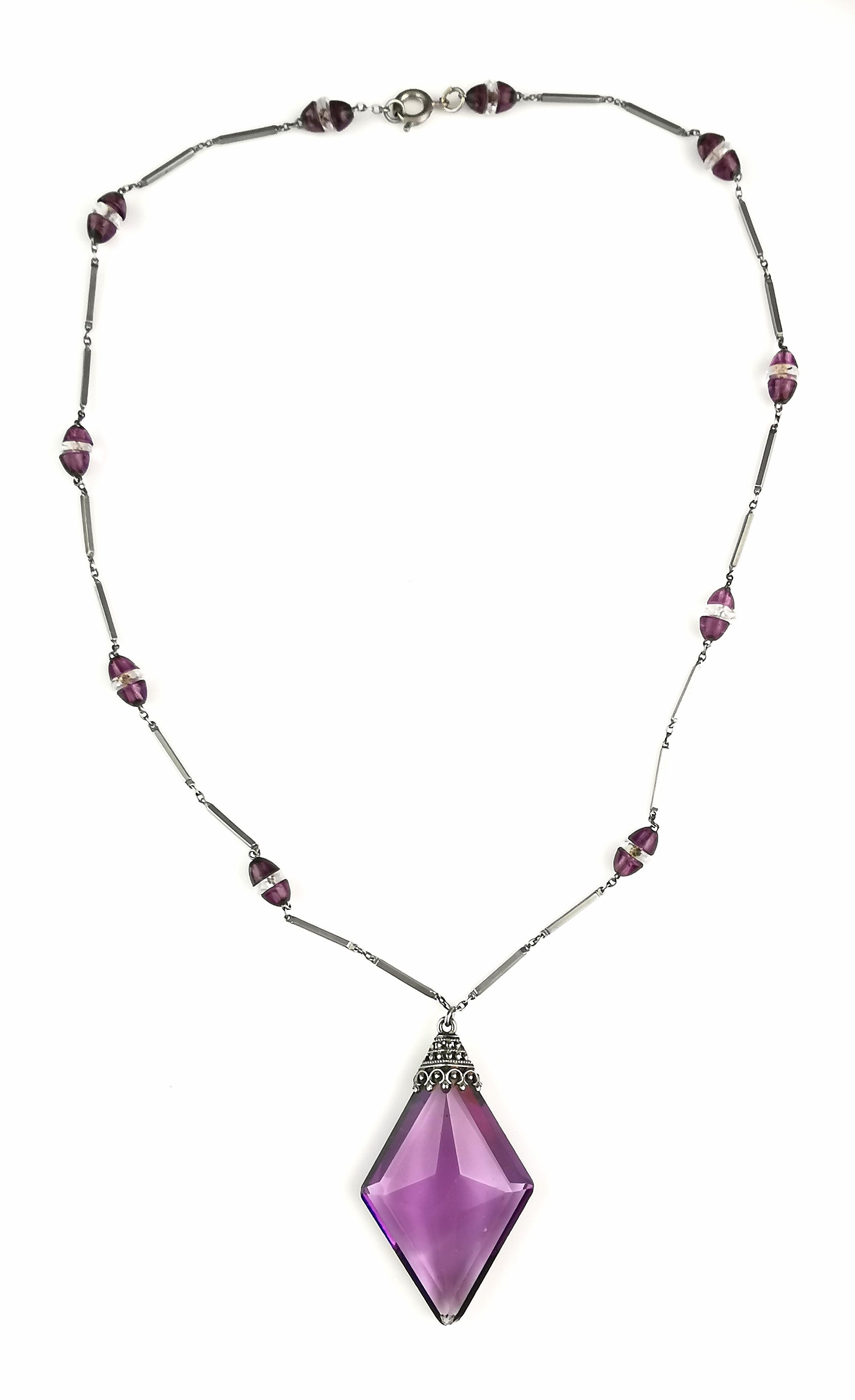 Vintage Art Deco Amethyst glass drop pendant necklace In Good Condition For Sale In NEWARK, GB