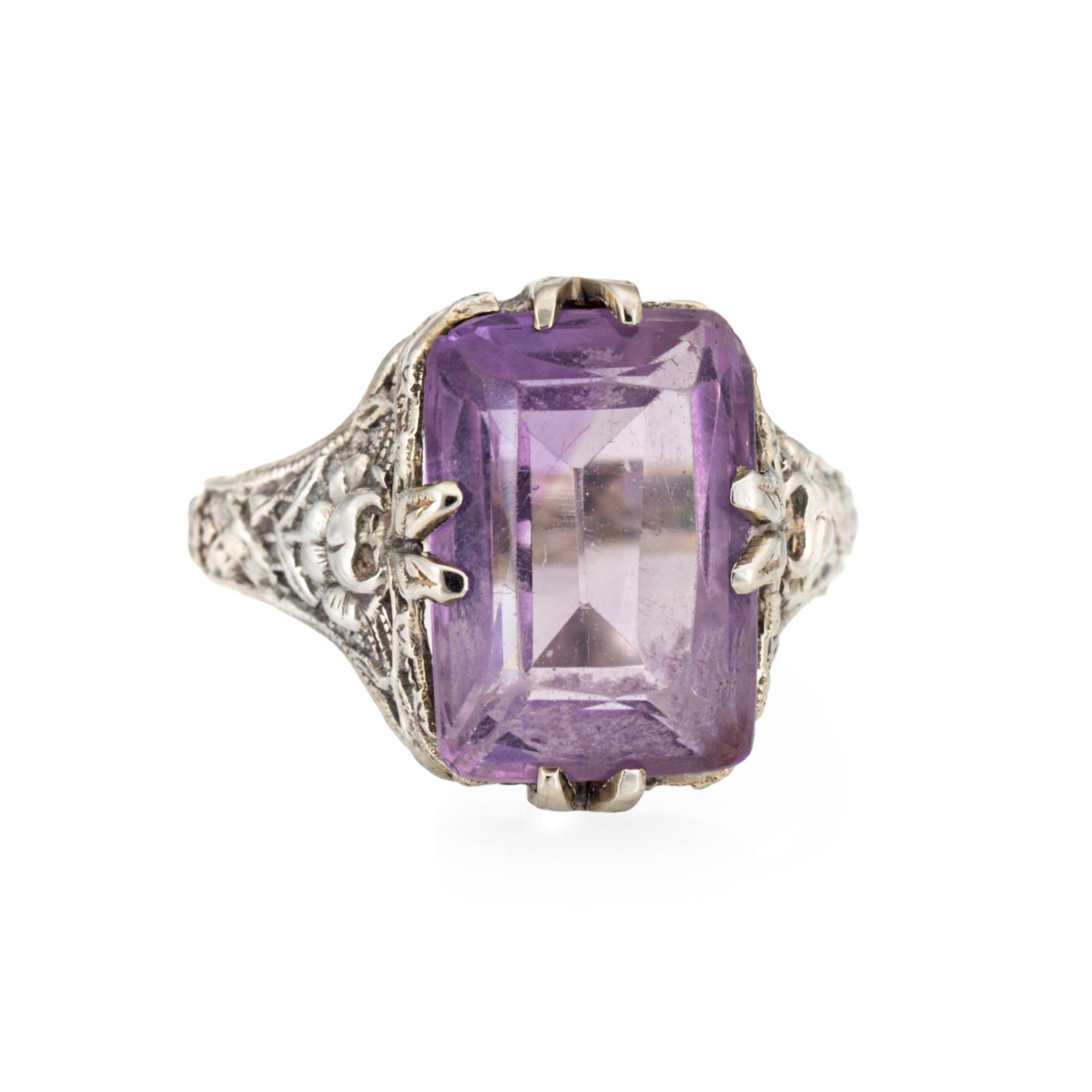 Stylish and finely detailed Art Deco amethyst ring crafted in 18 karat white gold (circa 1920s to 1930s).

Amethyst measures 12.5mm x 8.5mm. Note: light surface abrasions to the amethyst (visible under a 10x loupe).

The square cut amethyst is