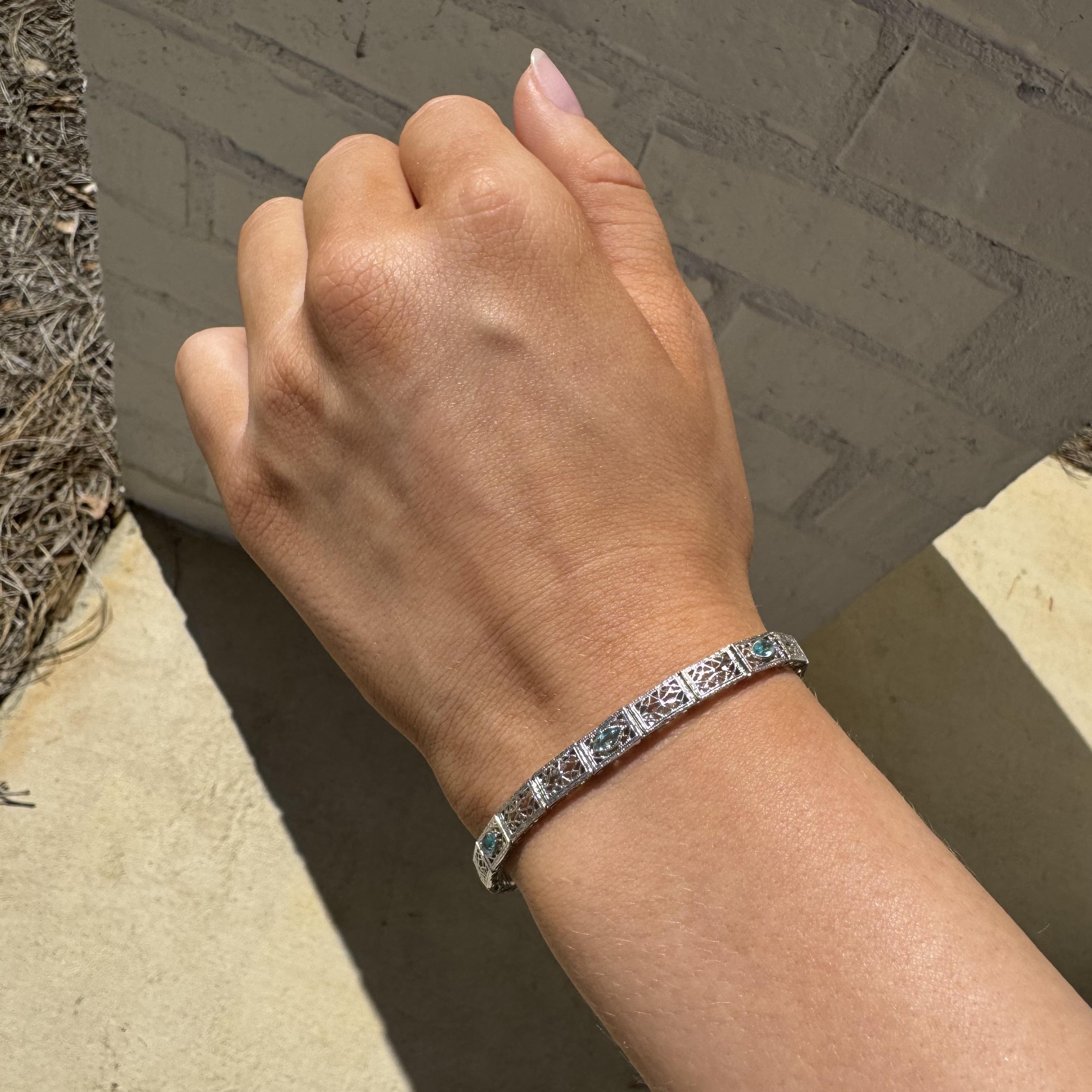 Vintage Art Deco Aquamarine Filigree Bracelet 10K White Gold In Good Condition For Sale In Montgomery, AL