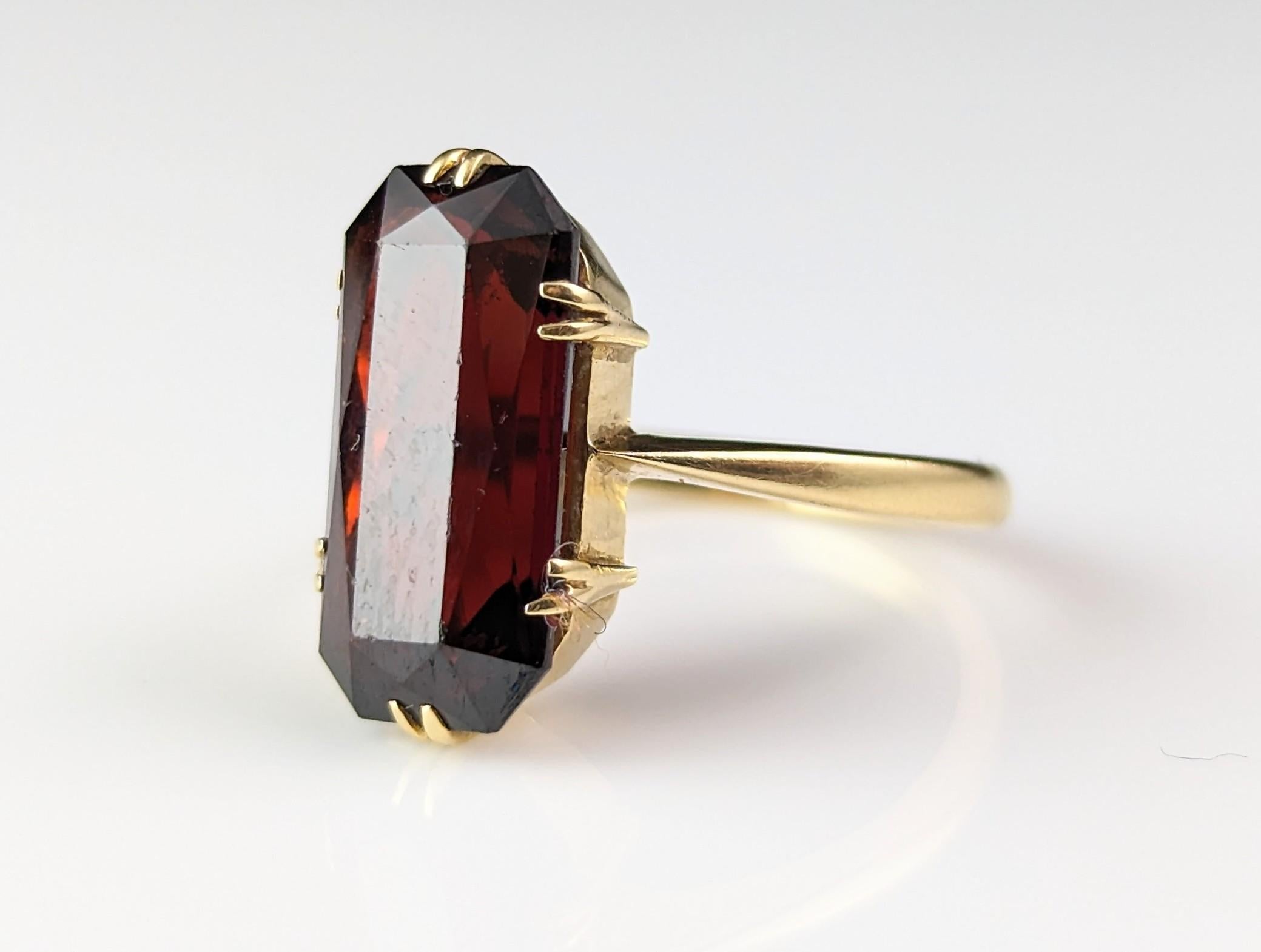 Vintage Art Deco Baguette cut Garnet cocktail ring, 15k gold  8