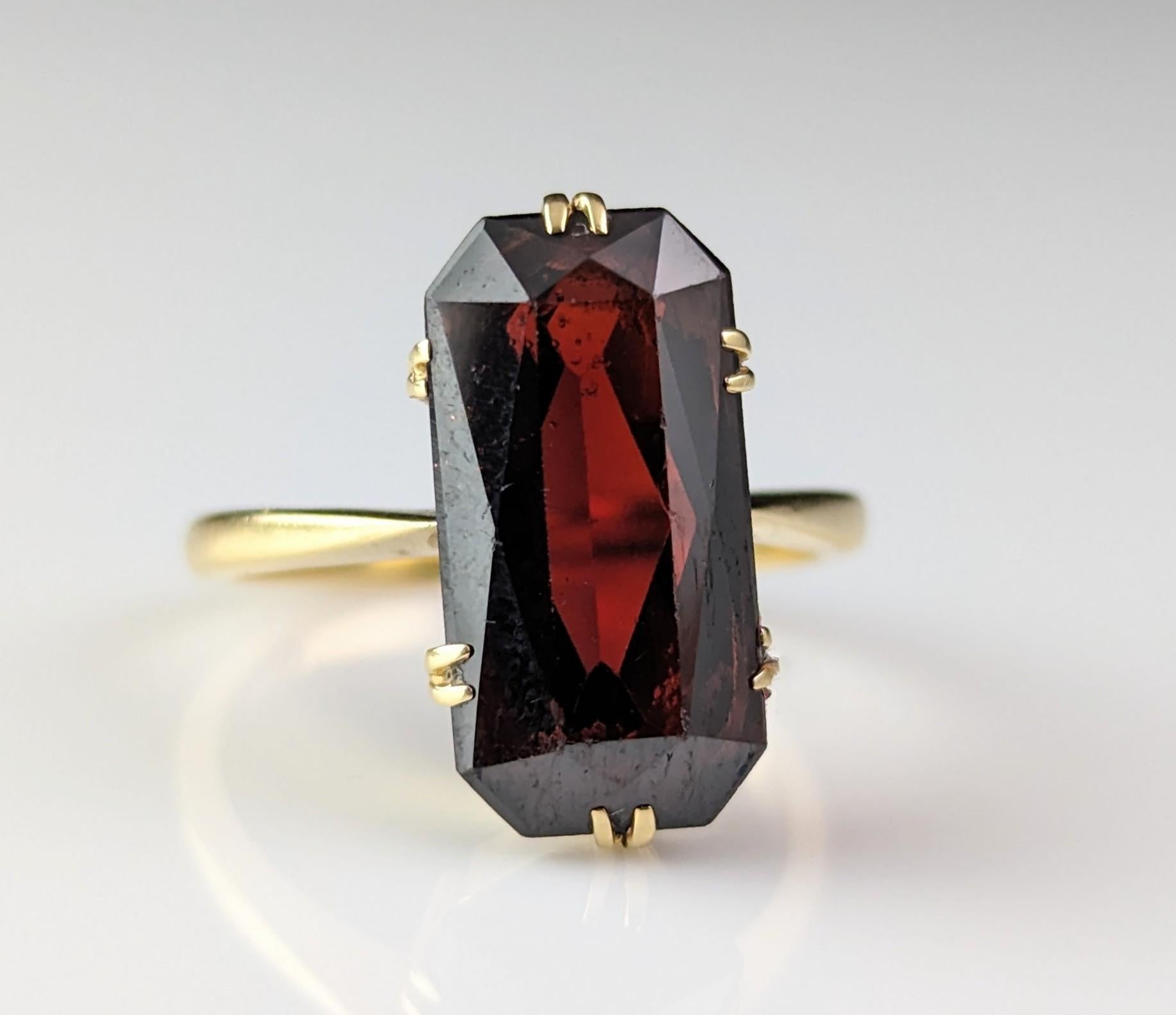 Vintage Art Deco Baguette cut Garnet cocktail ring, 15k gold  9