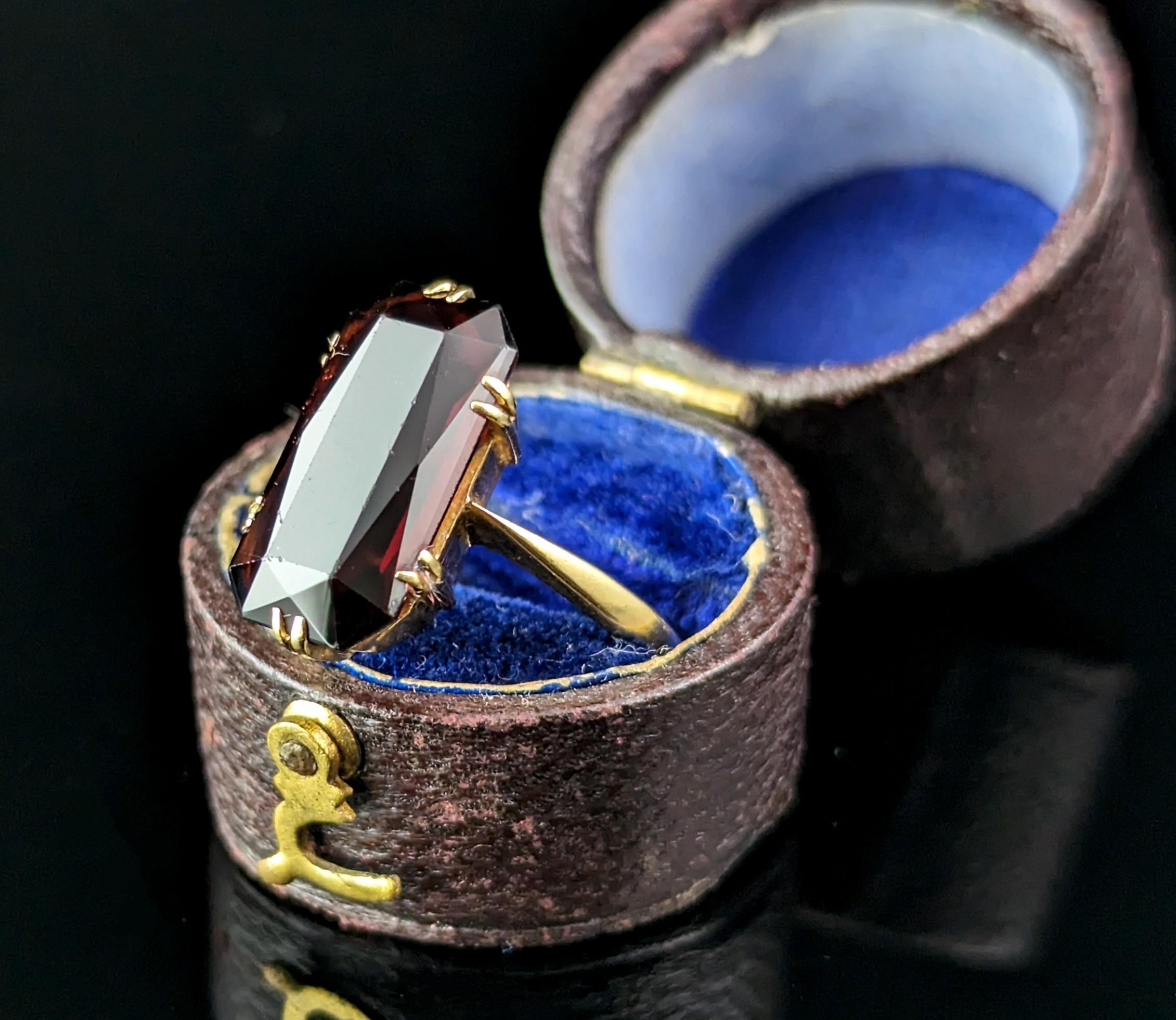 Women's Vintage Art Deco Baguette cut Garnet cocktail ring, 15k gold 