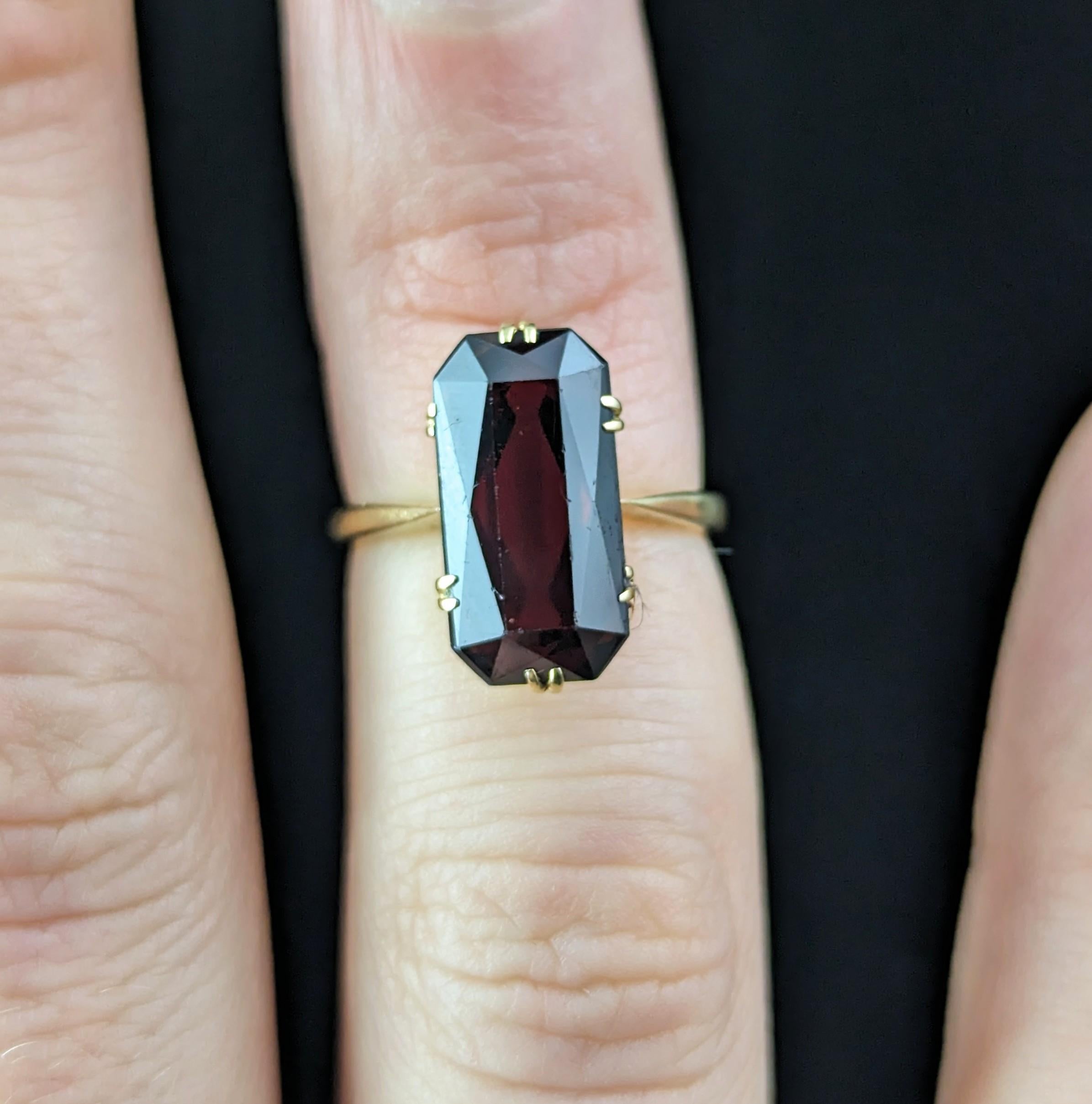 Vintage Art Deco Baguette cut Garnet cocktail ring, 15k gold  1