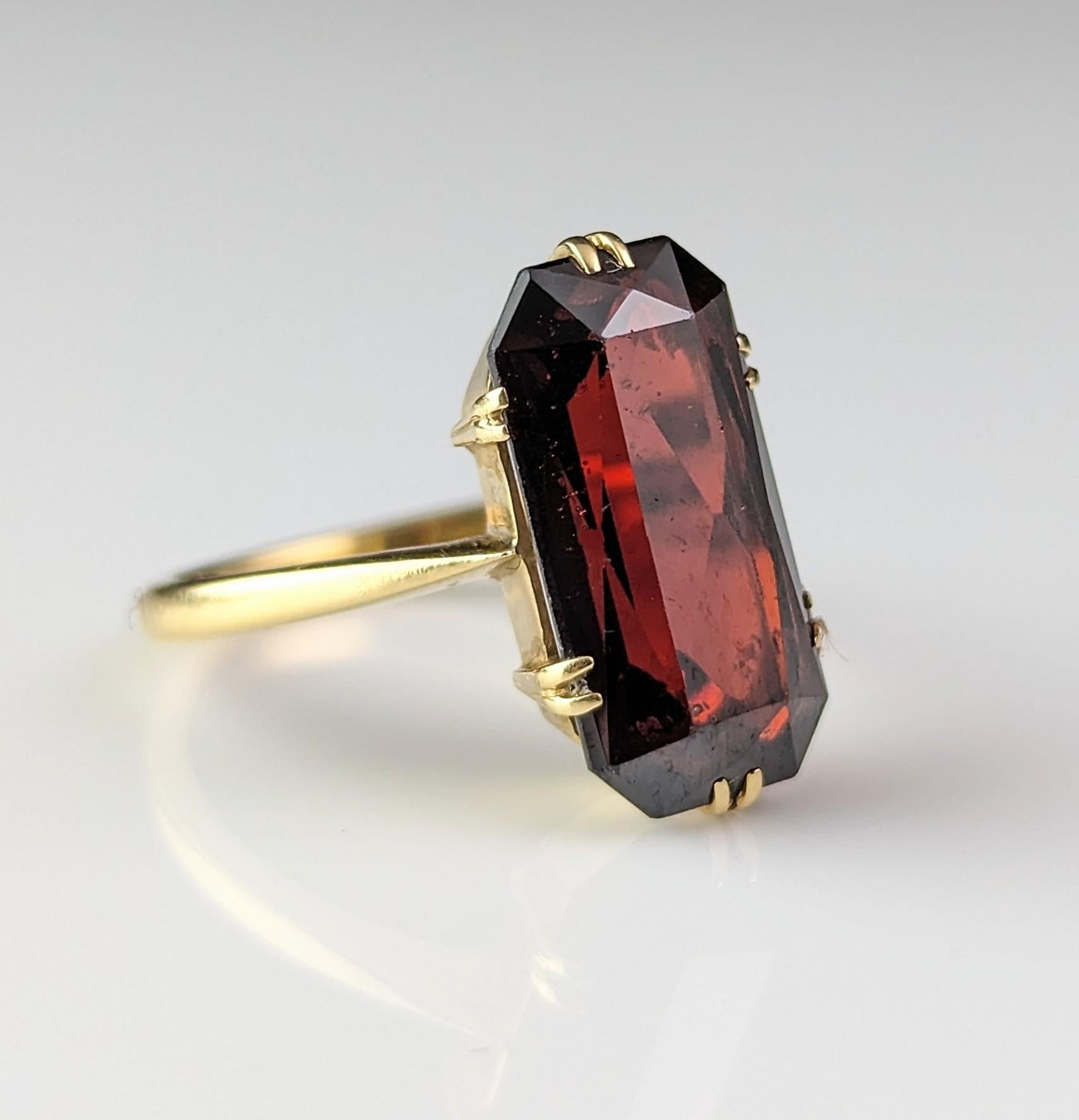 Vintage Art Deco Baguette cut Garnet cocktail ring, 15k gold  3