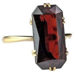 Antique Art Deco Baguette cut Garnet cocktail ring, 15k gold 