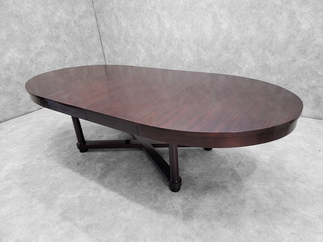 Bois Table de salle à manger Art Déco Barbara Barry ovale en acajou à 2 rallonges en vente