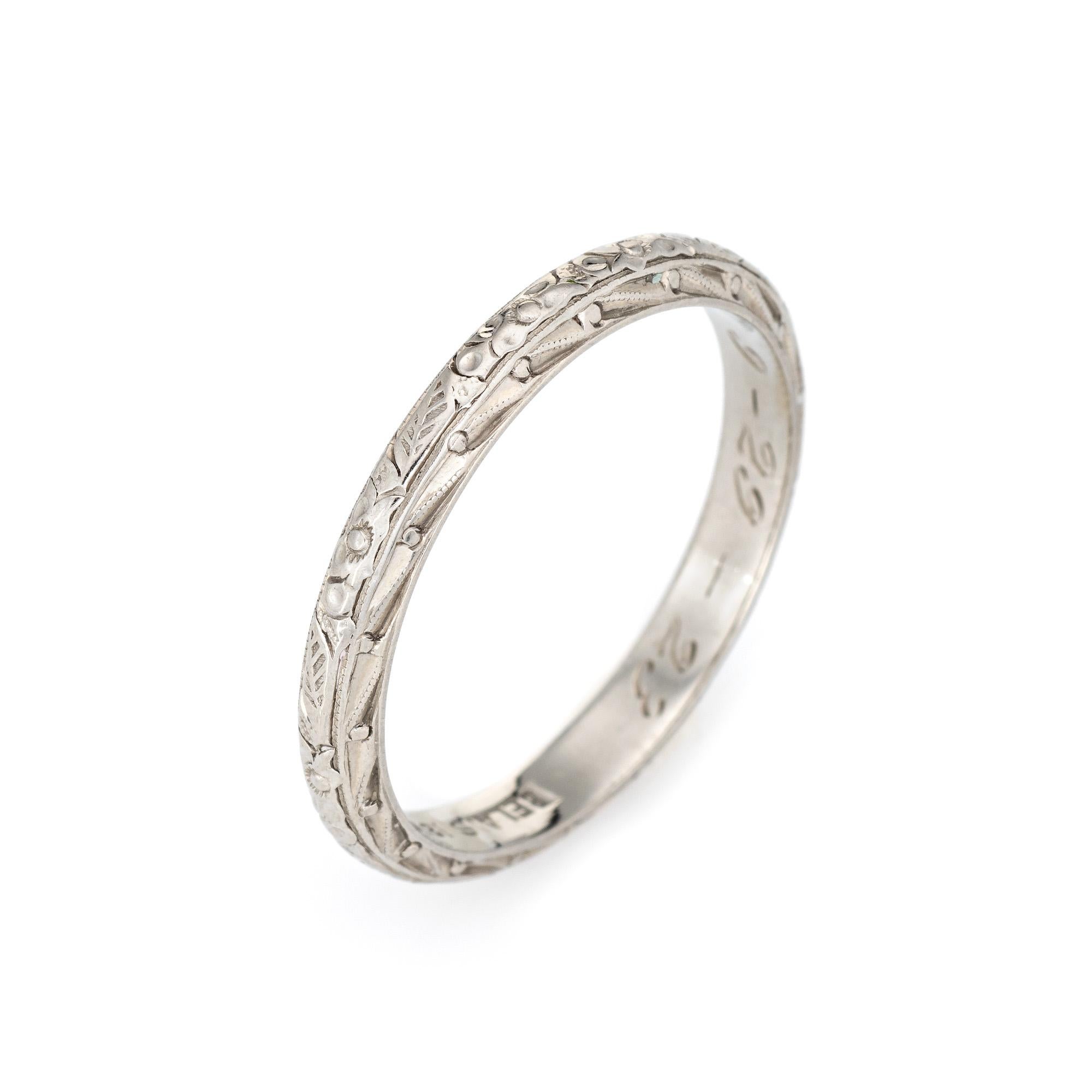 Art Deco era wedding band (circa 1923) crafted in 18 karat white gold, made by Belais.

Etched embossed pattern is continuous around the band. The inner band is engraved 