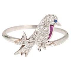 Bague oiseau contemporaine Art déco en platine, taille 8,75, diamant, saphir et rubis