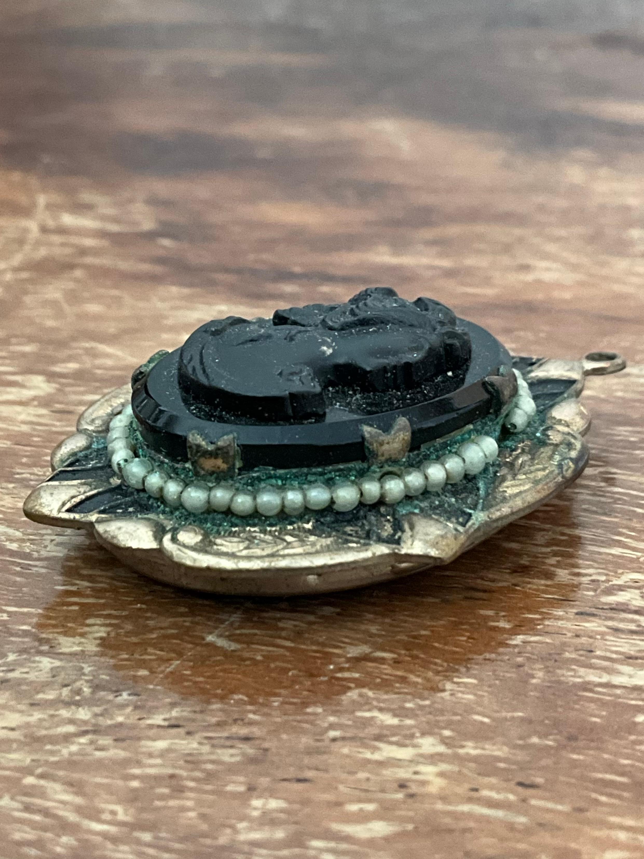 Vintage Art Deco Black Cameo Locket Pendant For Sale 2