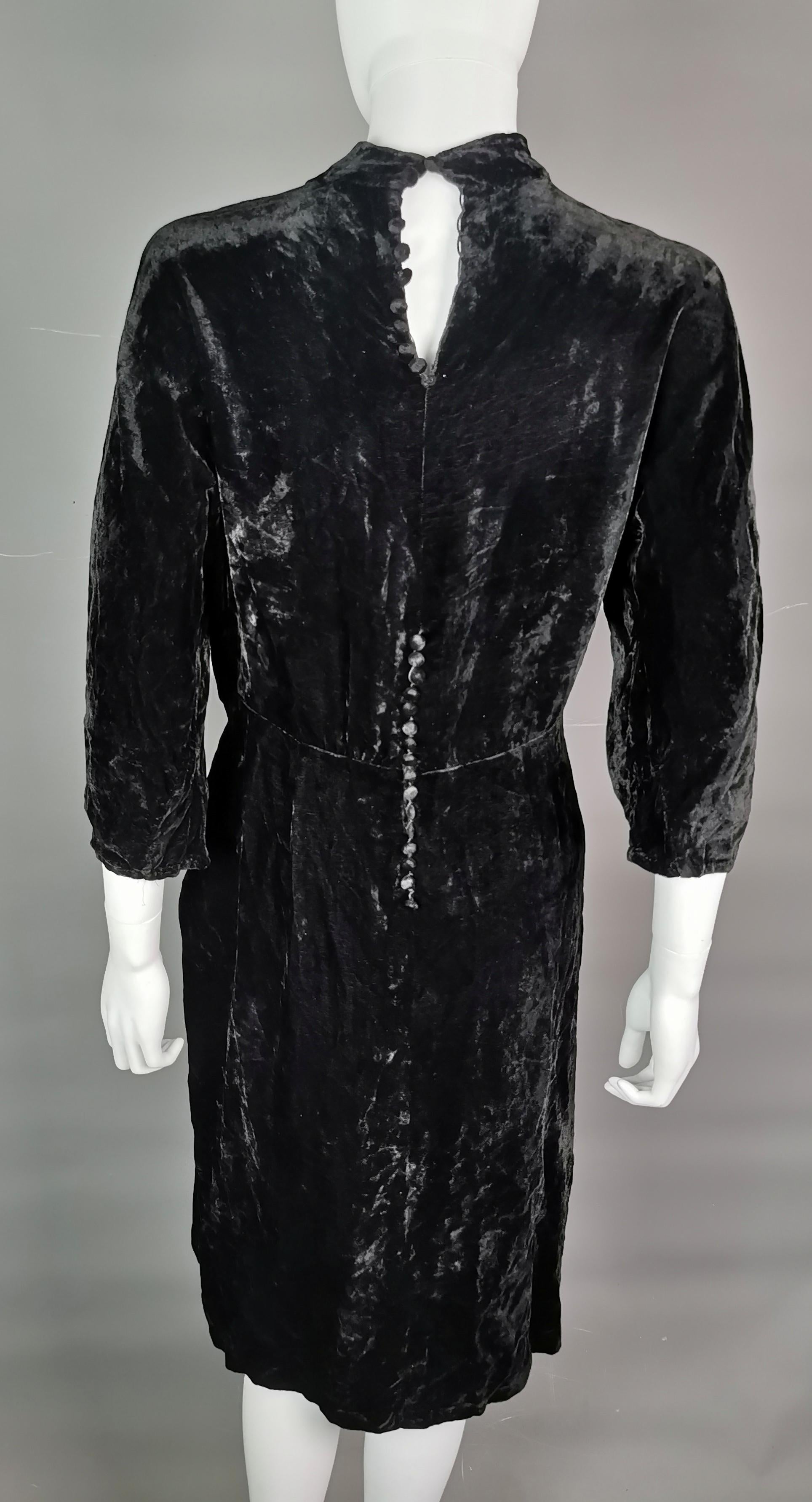 Vintage Art Deco black velvet dress, c1930s  For Sale 7