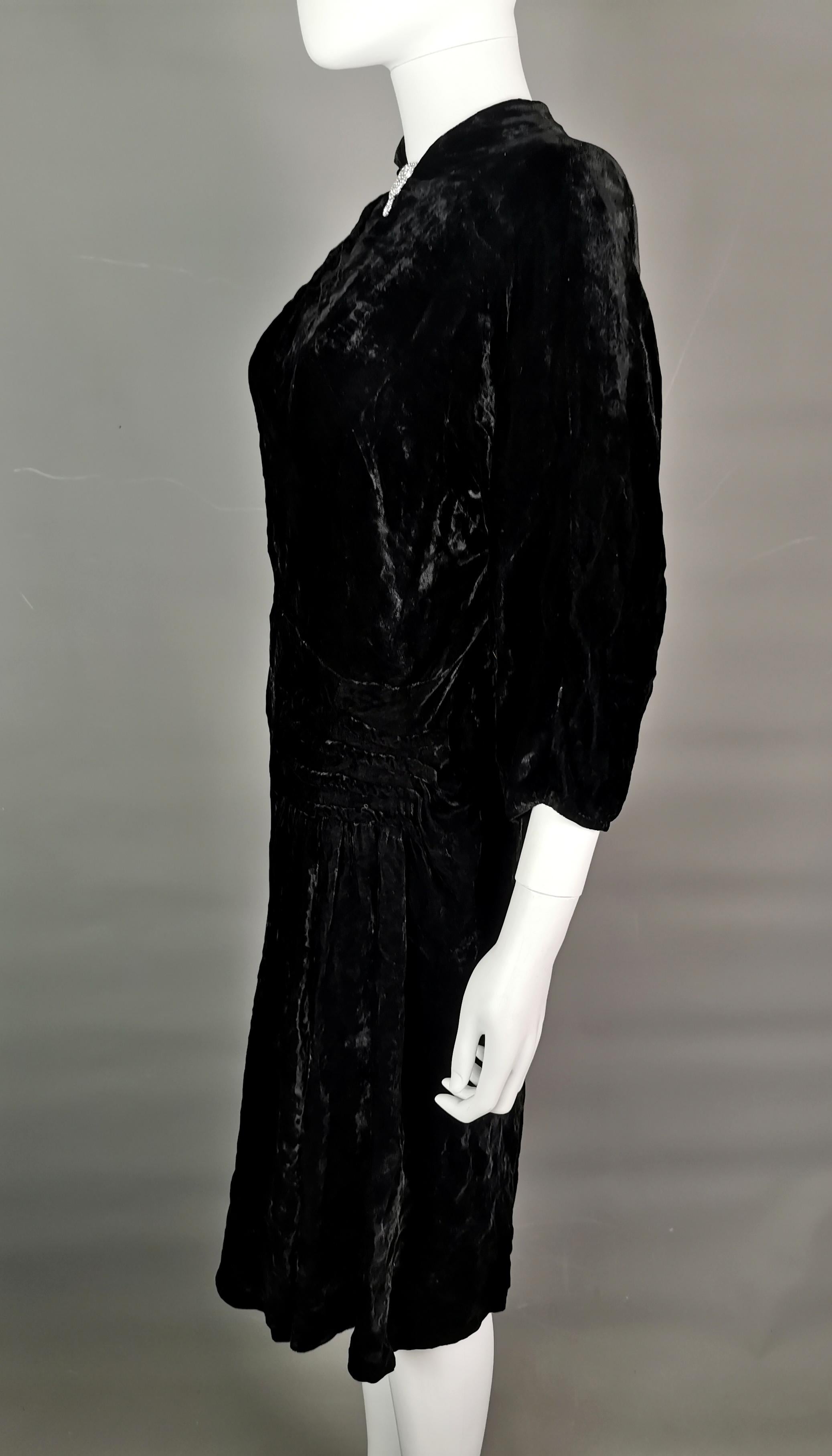 Vintage Art Deco black velvet dress, c1930s  For Sale 8